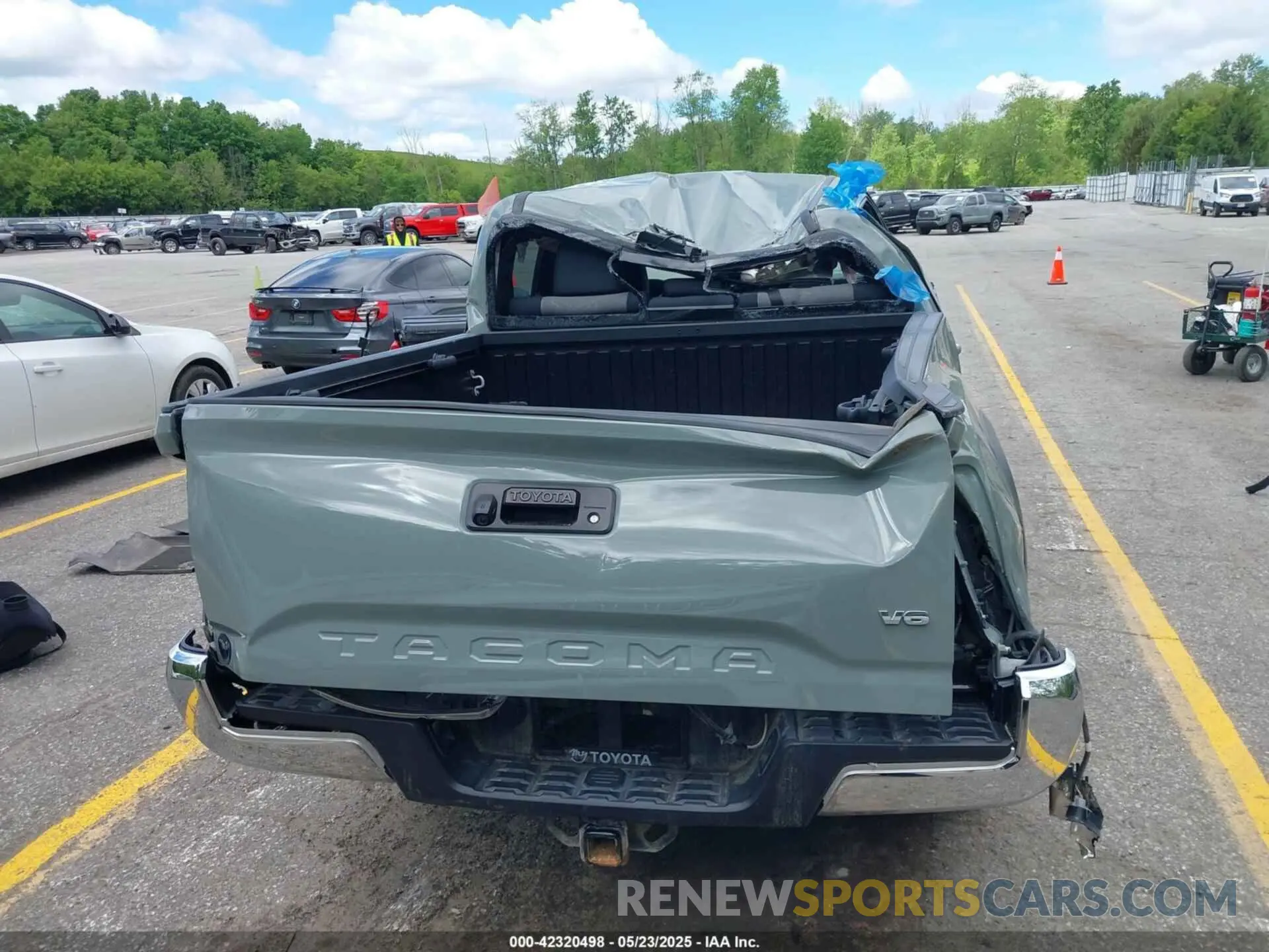 16 Photograph of a damaged car 3TMCZ5AN5PM541627 TOYOTA TACOMA 2023