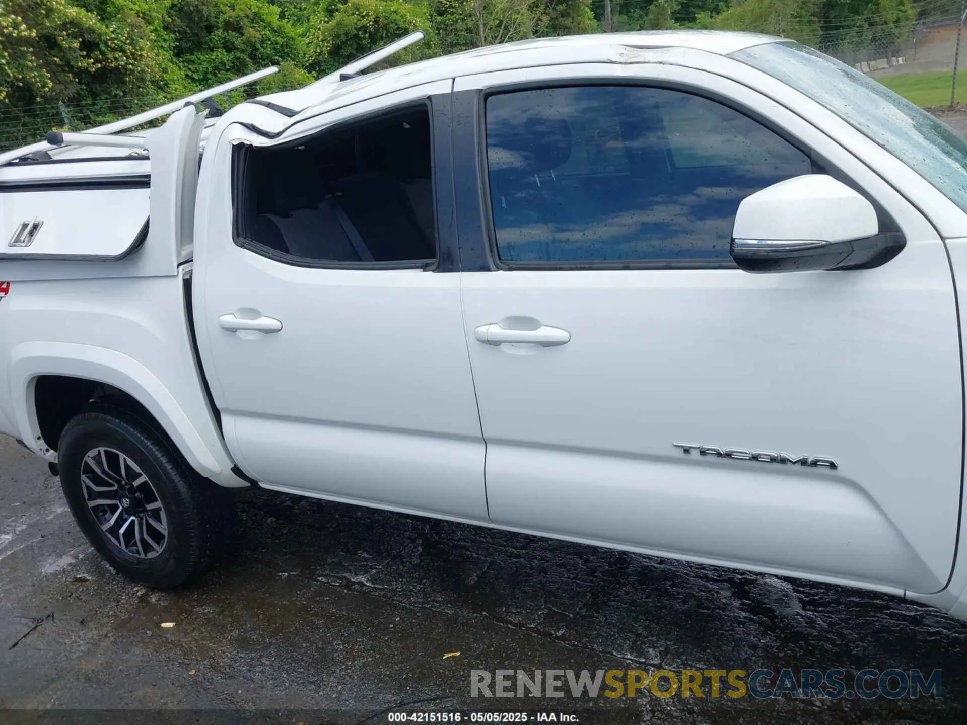 13 Photograph of a damaged car 3TMCZ5AN8PM629765 TOYOTA TACOMA 2023
