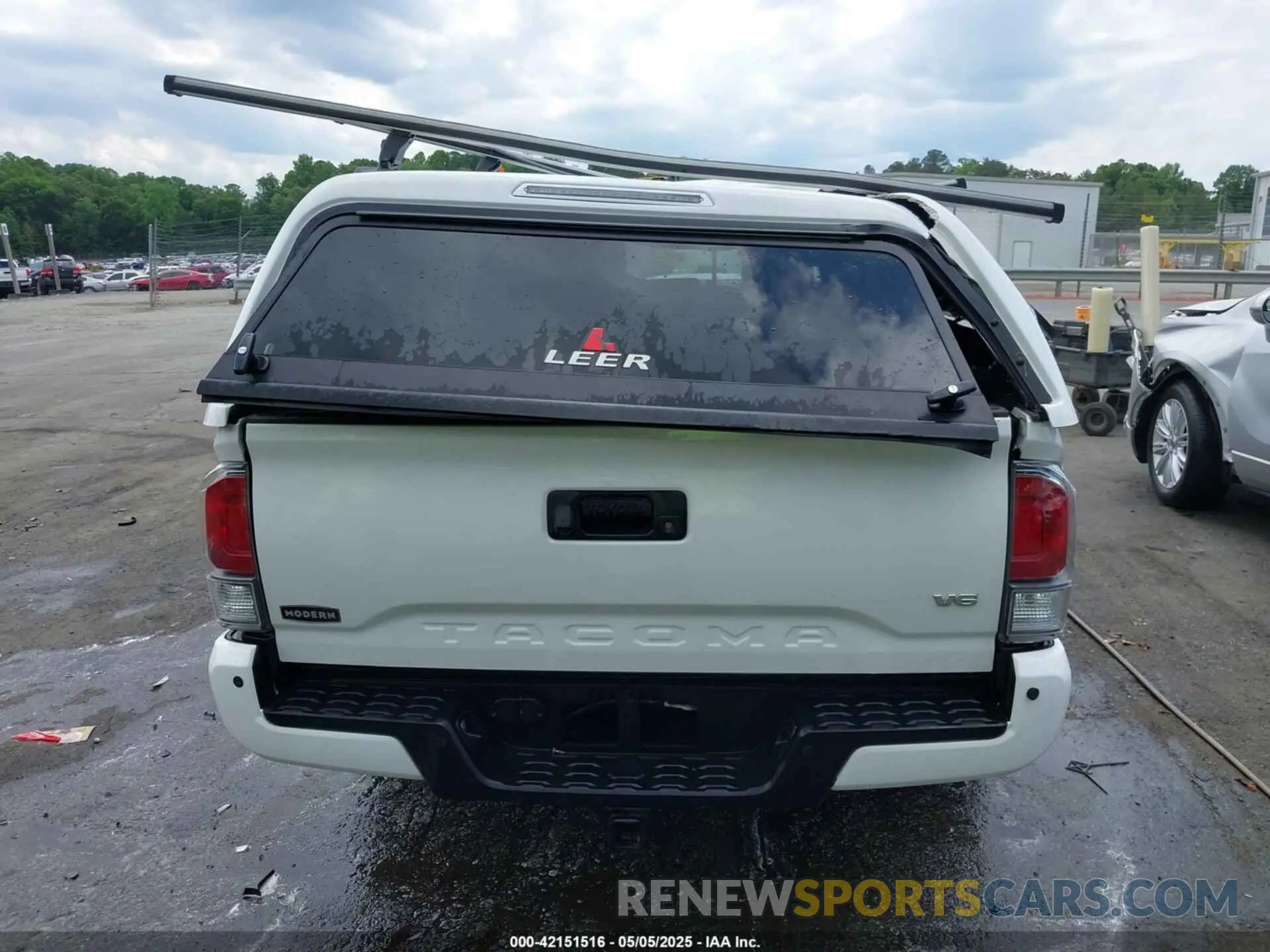 16 Photograph of a damaged car 3TMCZ5AN8PM629765 TOYOTA TACOMA 2023