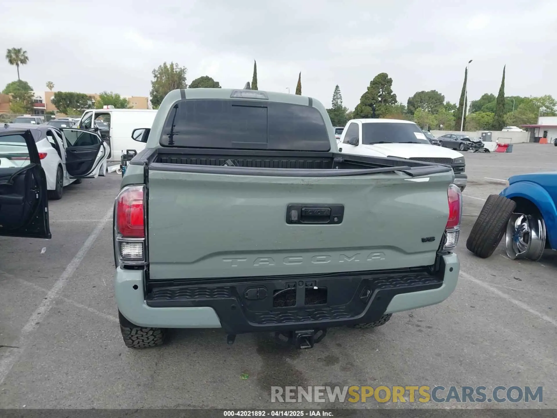 15 Photograph of a damaged car 3TMCZ5AN8PM630141 TOYOTA TACOMA 2023