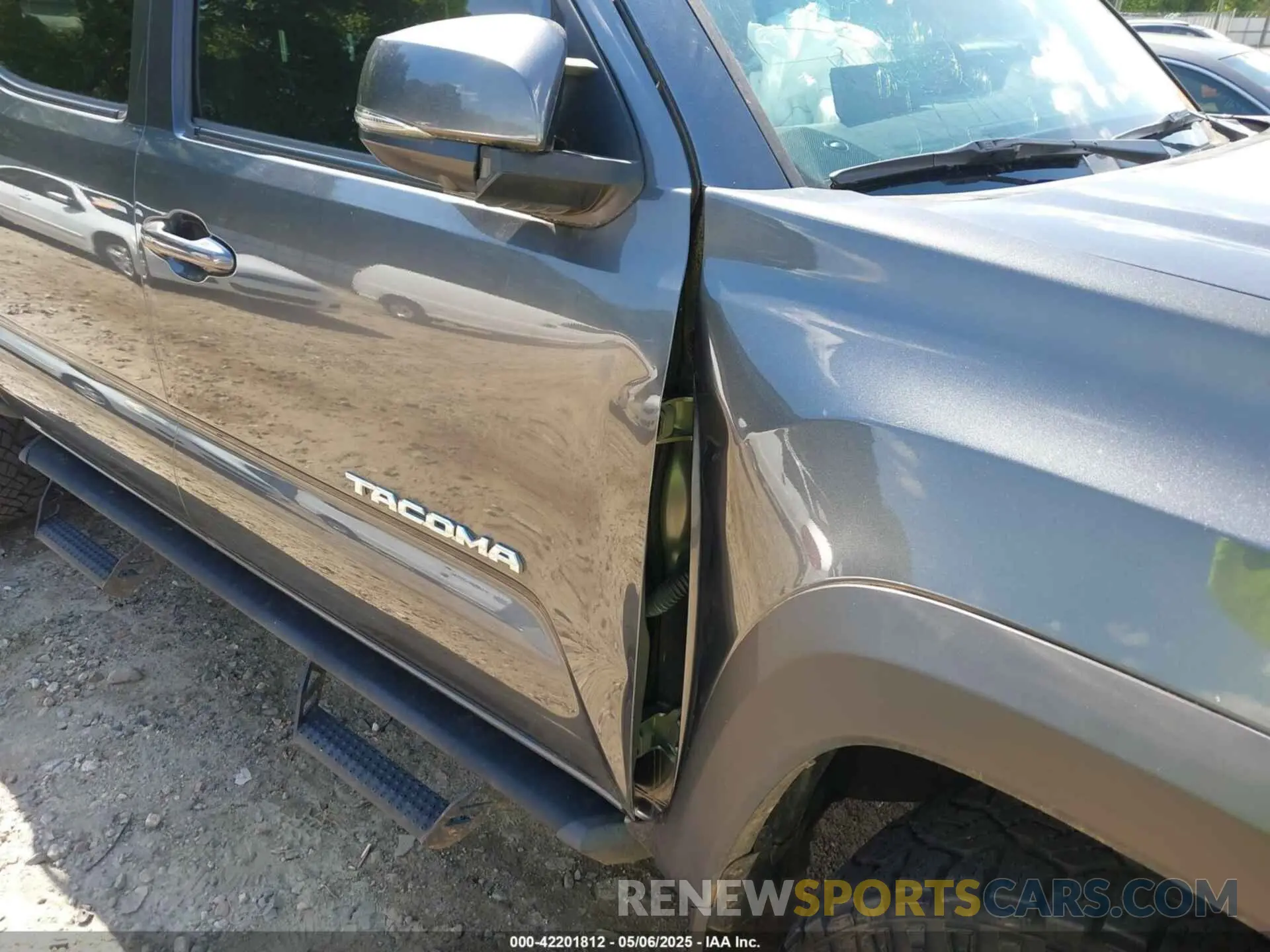 18 Photograph of a damaged car 3TMCZ5AN9PM553246 TOYOTA TACOMA 2023