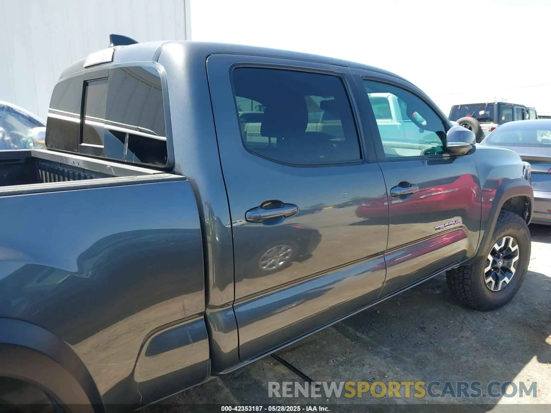 14 Photograph of a damaged car 3TMDZ5BN6PM153633 TOYOTA TACOMA 2023