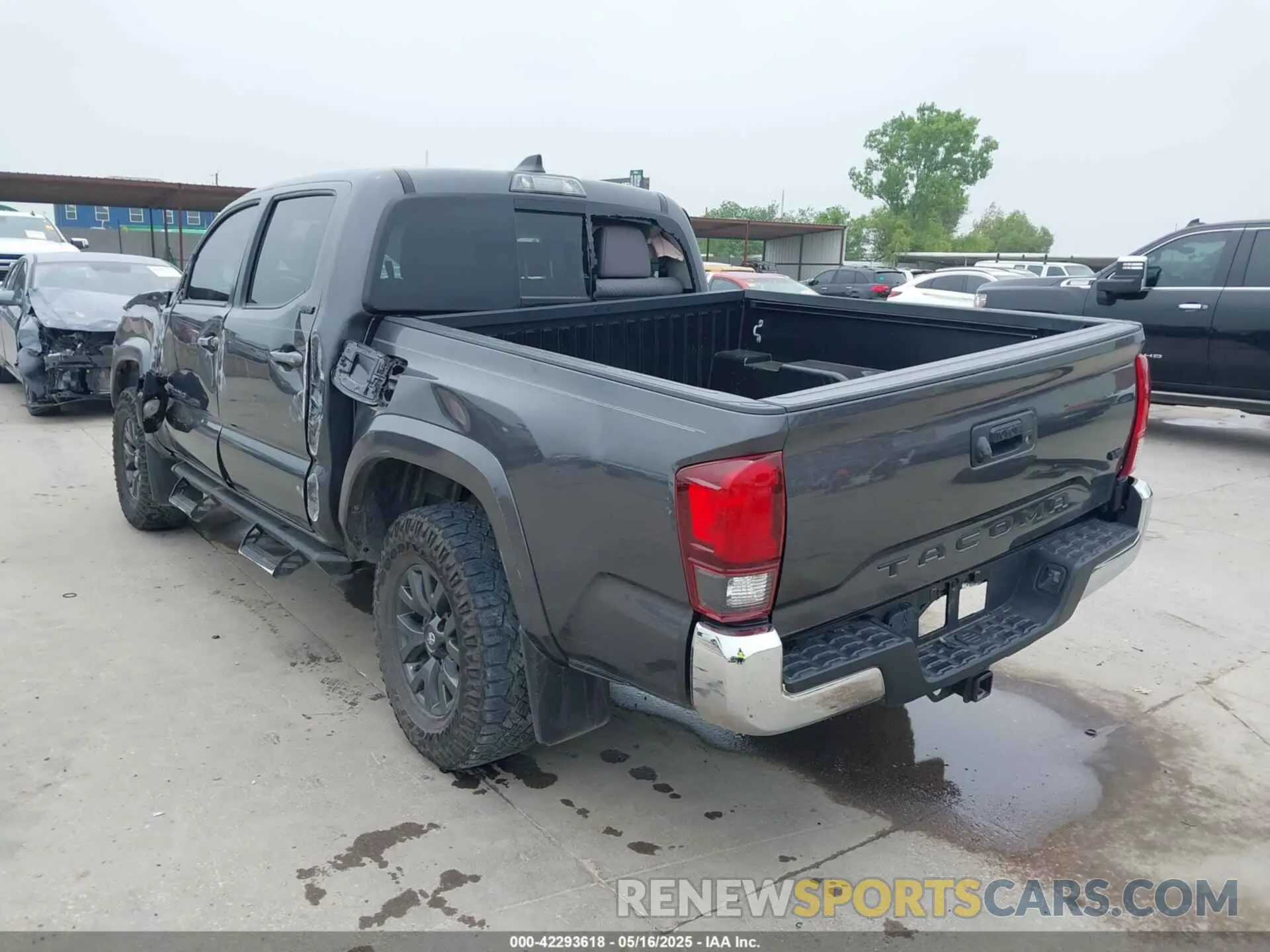 3 Photograph of a damaged car 3TYAZ5CN1PT032983 TOYOTA TACOMA 2023