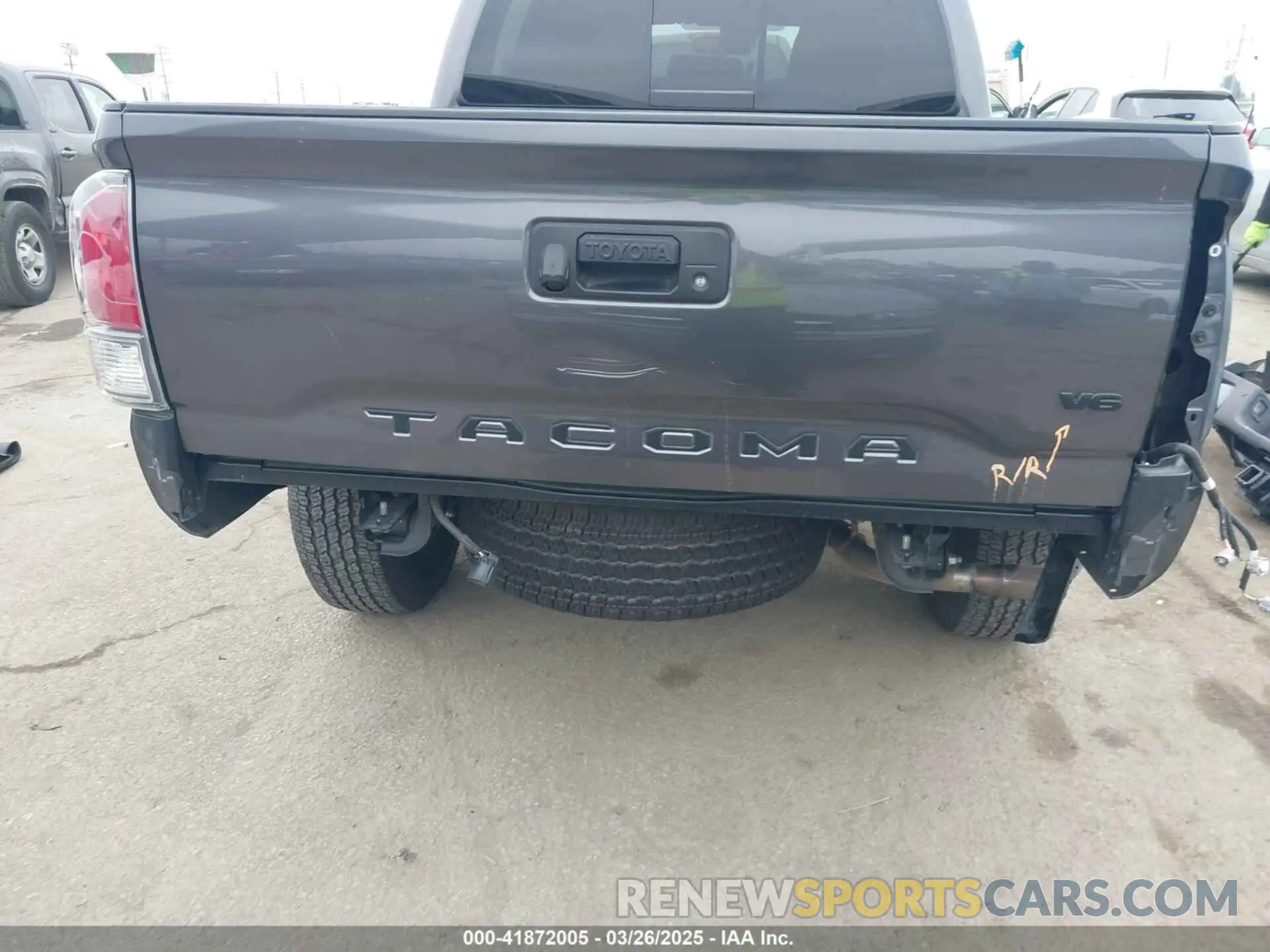 18 Photograph of a damaged car 3TYAZ5CN1PT041683 TOYOTA TACOMA 2023