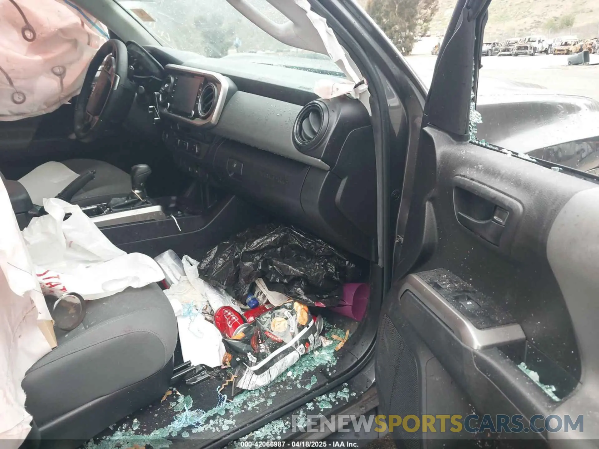 5 Photograph of a damaged car 3TYAZ5CN4PT031116 TOYOTA TACOMA 2023