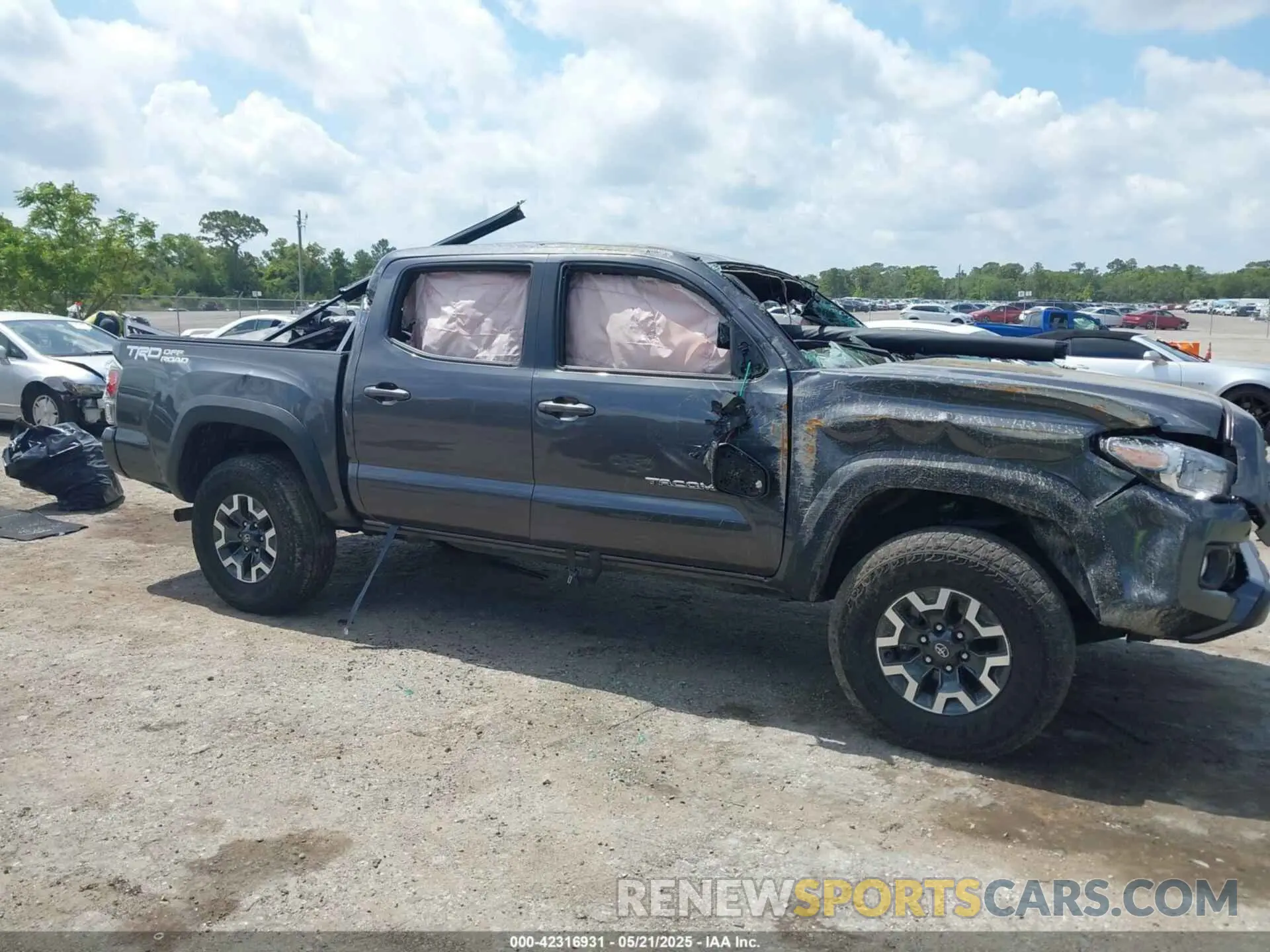 13 Photograph of a damaged car 3TYAZ5CN6PT042084 TOYOTA TACOMA 2023