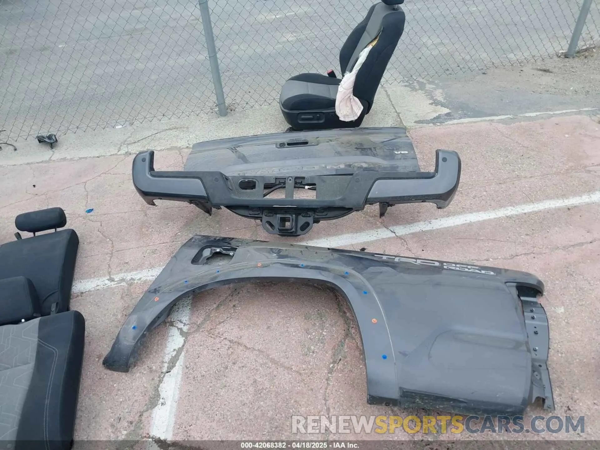 18 Photograph of a damaged car 3TYAZ5CN8PT042149 TOYOTA TACOMA 2023