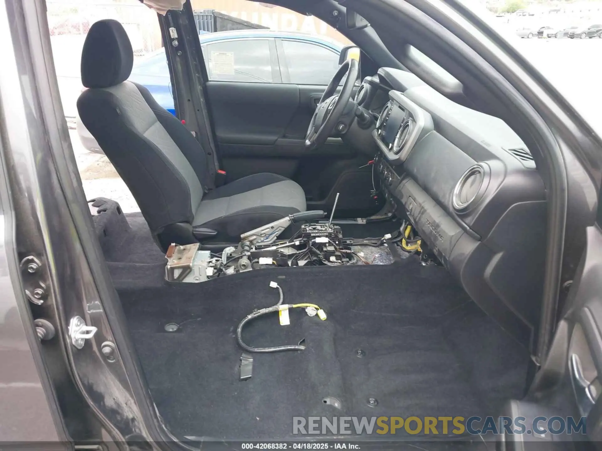 5 Photograph of a damaged car 3TYAZ5CN8PT042149 TOYOTA TACOMA 2023