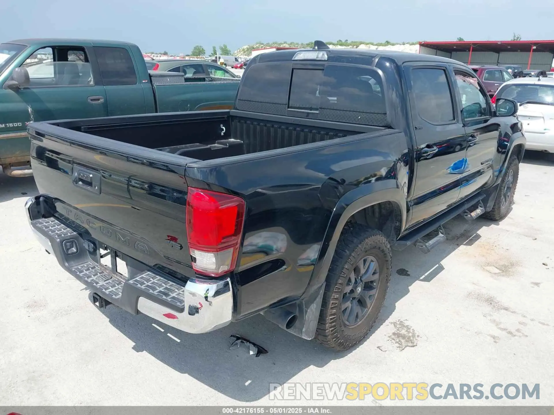 4 Photograph of a damaged car 3TYAZ5CNXPT030570 TOYOTA TACOMA 2023