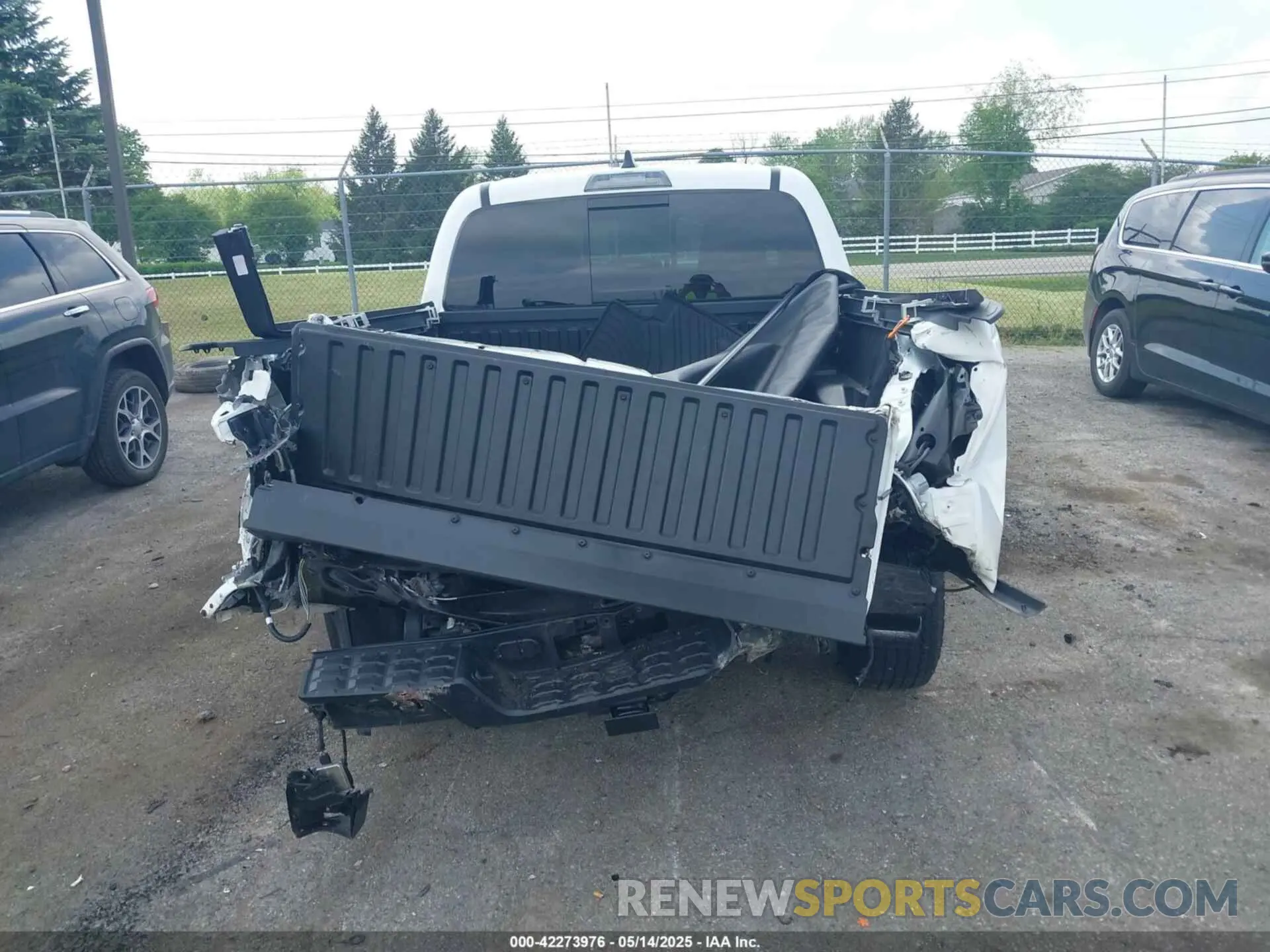 16 Photograph of a damaged car 3TYCZ5AN1PT153654 TOYOTA TACOMA 2023