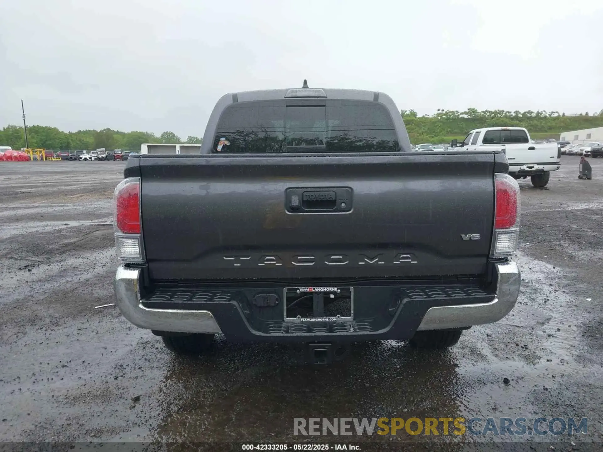 16 Photograph of a damaged car 3TYCZ5AN3PT124737 TOYOTA TACOMA 2023