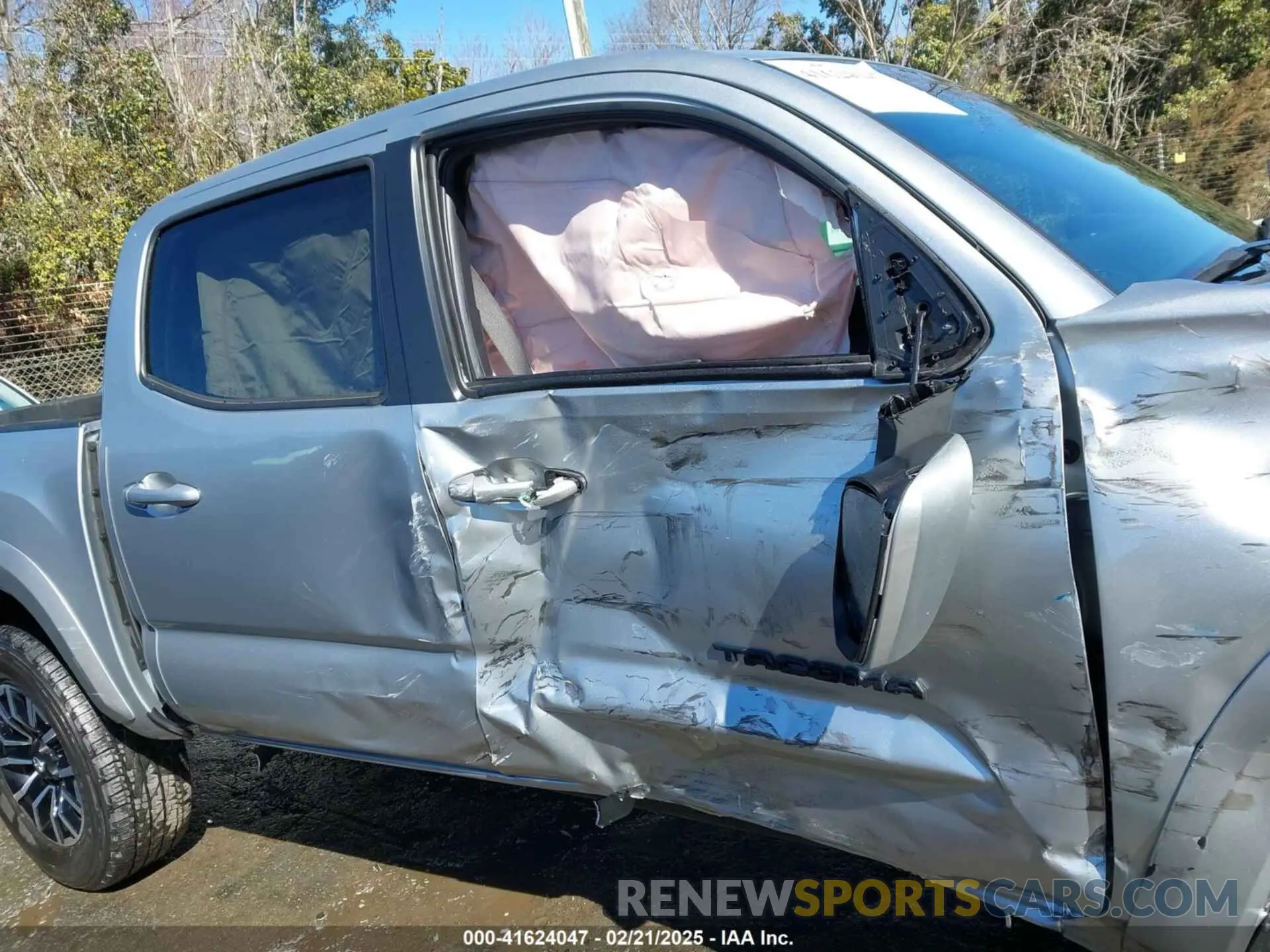 13 Photograph of a damaged car 3TYCZ5AN7PT122067 TOYOTA TACOMA 2023