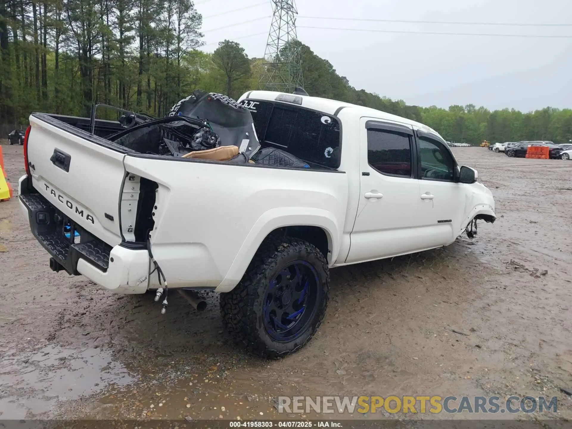 4 Photograph of a damaged car 3TYCZ5ANXPT115873 TOYOTA TACOMA 2023
