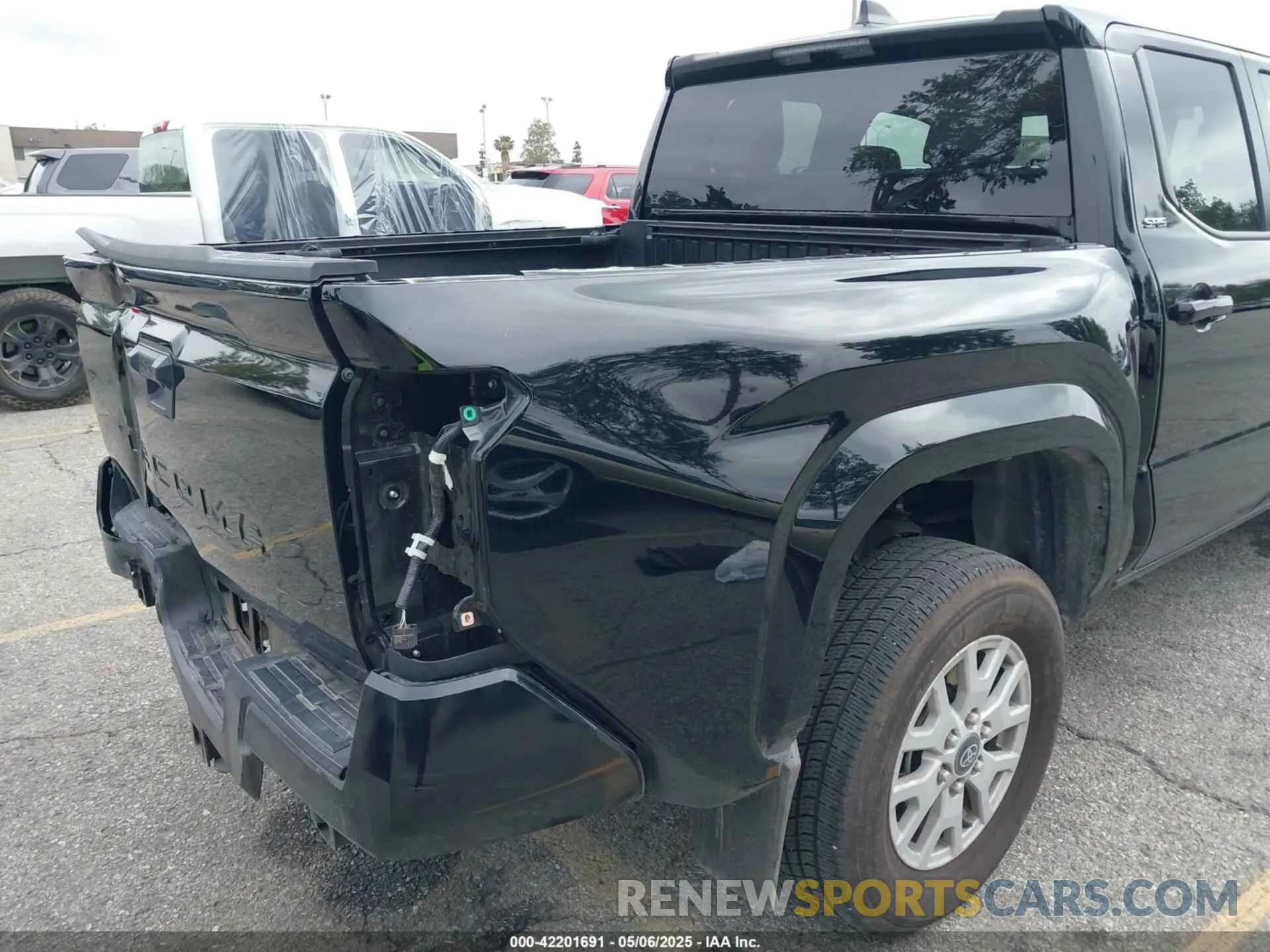 19 Photograph of a damaged car 3TMKB5FN5RM006647 TOYOTA TACOMA 2024