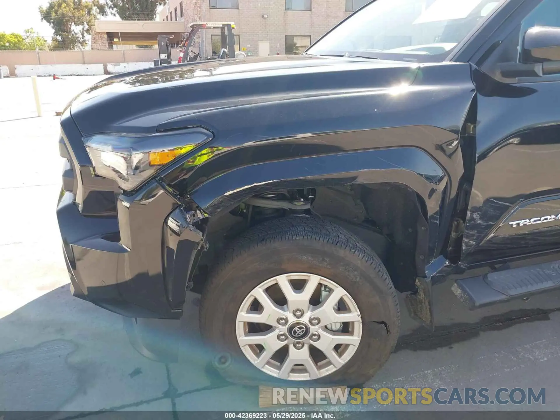 17 Photograph of a damaged car 3TMLB5JN1RM010352 TOYOTA TACOMA 2024