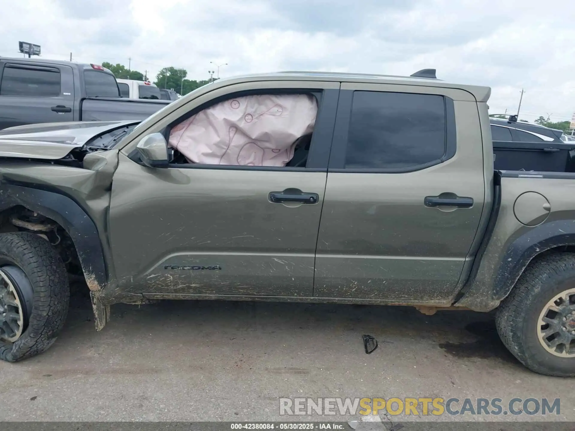 14 Photograph of a damaged car 3TMLB5JN1RM043366 TOYOTA TACOMA 2024