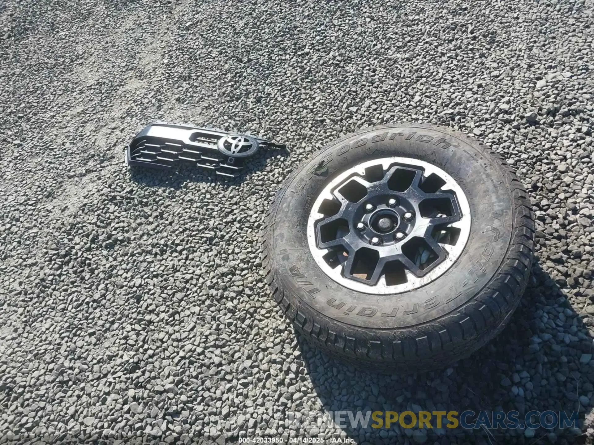 11 Photograph of a damaged car 3TMLB5JN2RM042291 TOYOTA TACOMA 2024