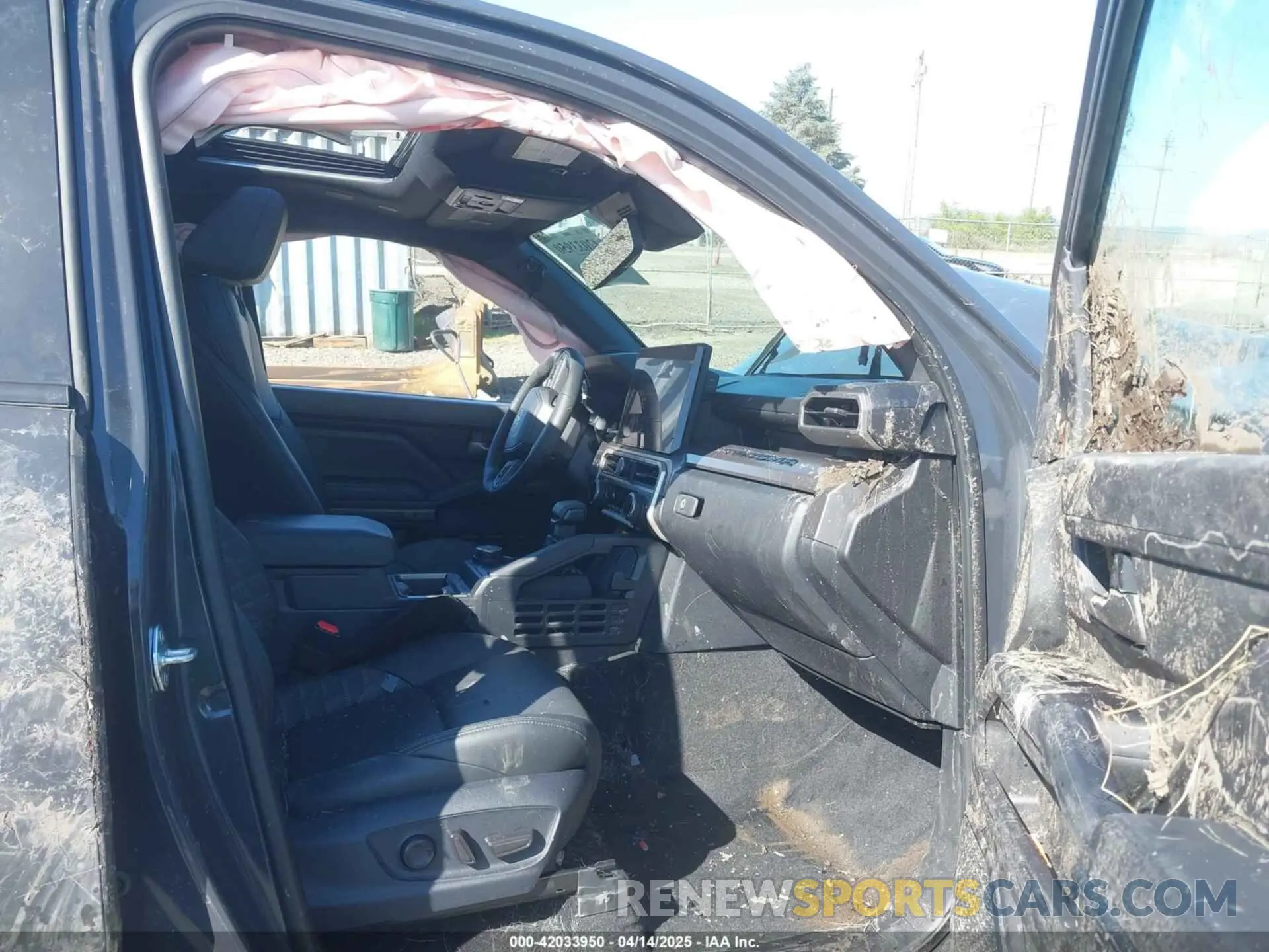 5 Photograph of a damaged car 3TMLB5JN2RM042291 TOYOTA TACOMA 2024