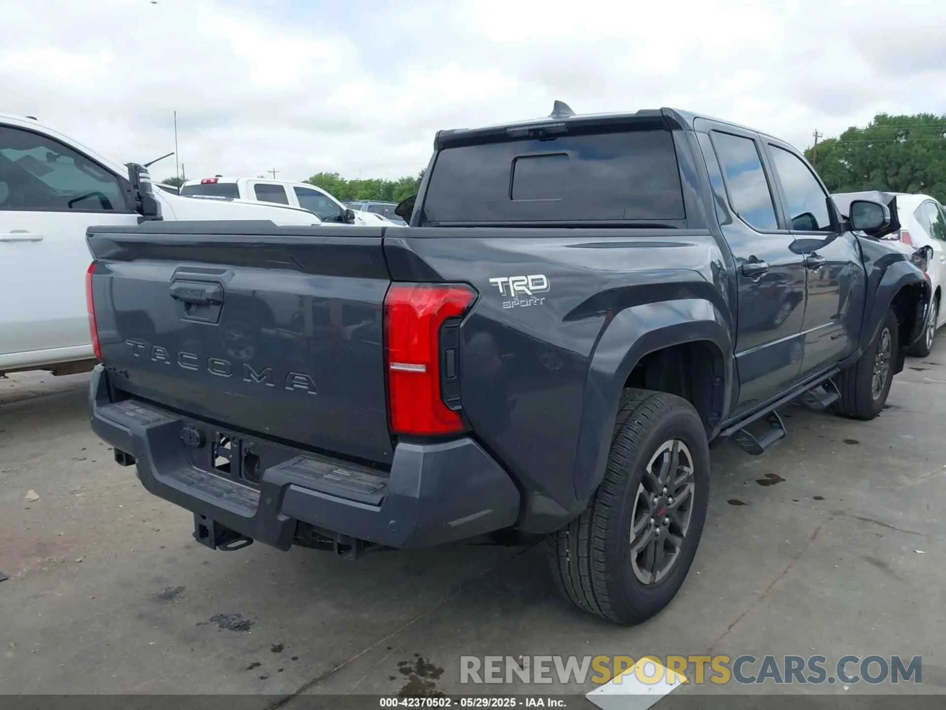 4 Photograph of a damaged car 3TMLB5JN2RM051282 TOYOTA TACOMA 2024