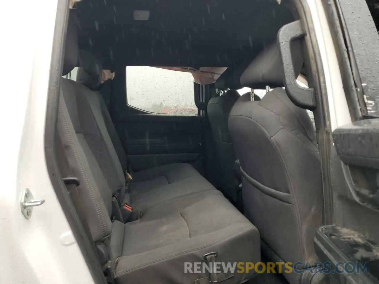 10 Photograph of a damaged car 3TMLB5JN2RM061701 TOYOTA TACOMA 2024