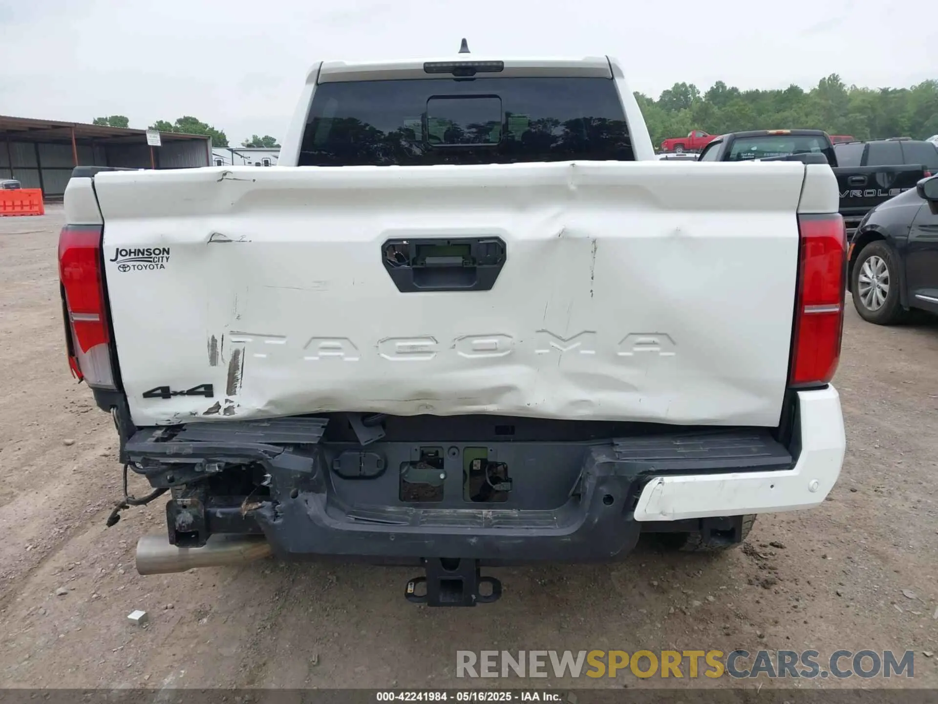 16 Photograph of a damaged car 3TMLB5JN2RM064338 TOYOTA TACOMA 2024