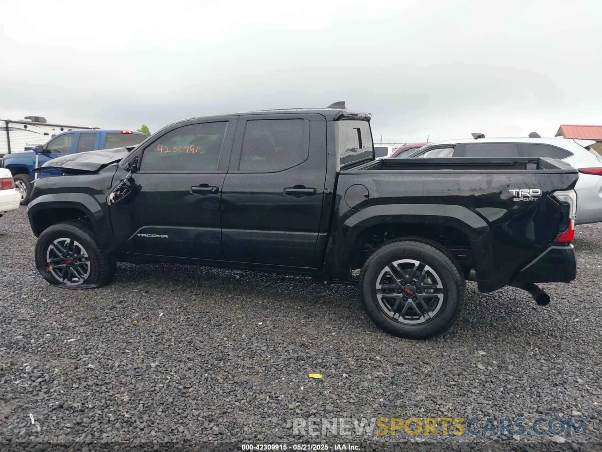 15 Photograph of a damaged car 3TMLB5JN4RM025895 TOYOTA TACOMA 2024