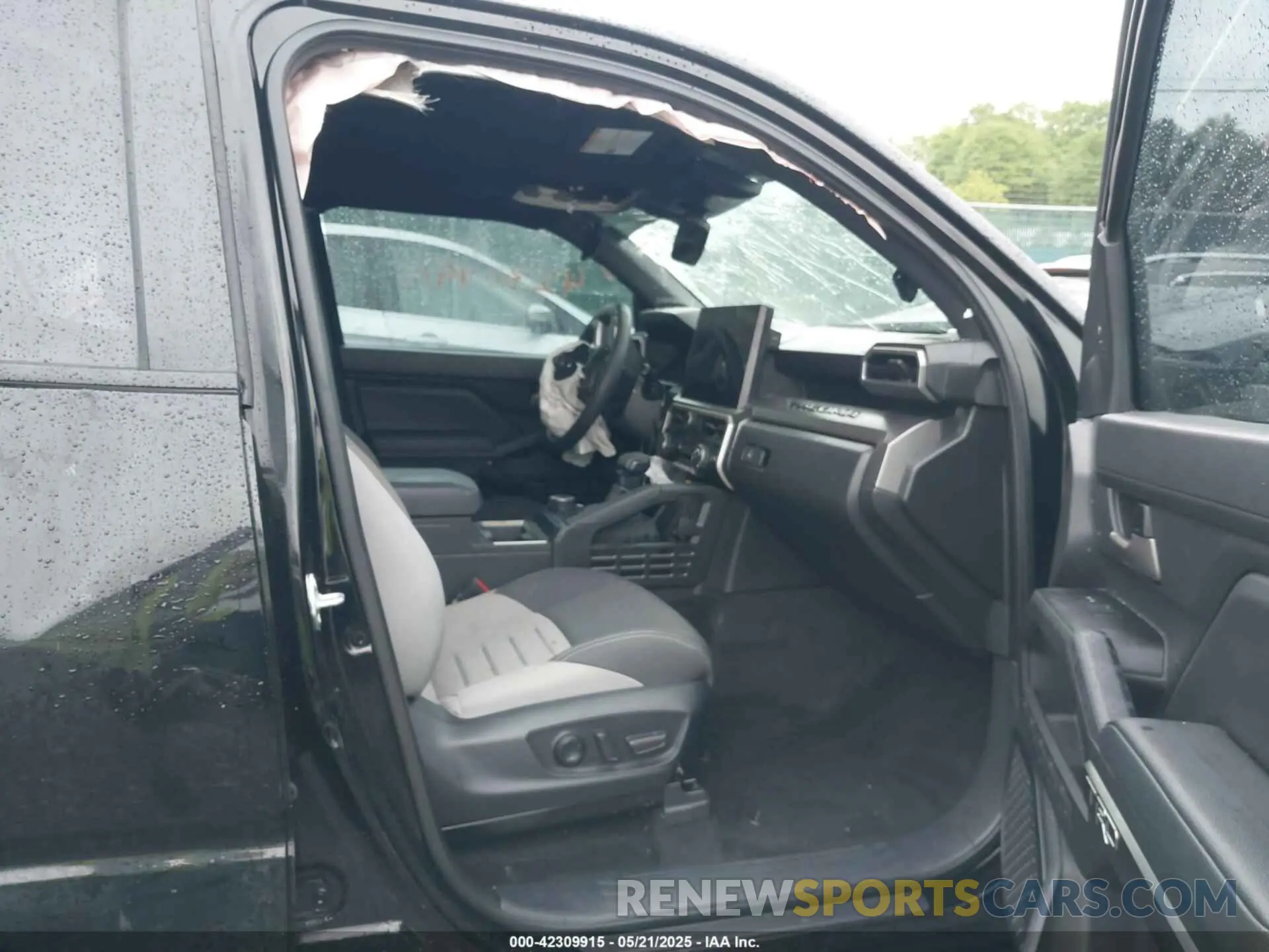 5 Photograph of a damaged car 3TMLB5JN4RM025895 TOYOTA TACOMA 2024