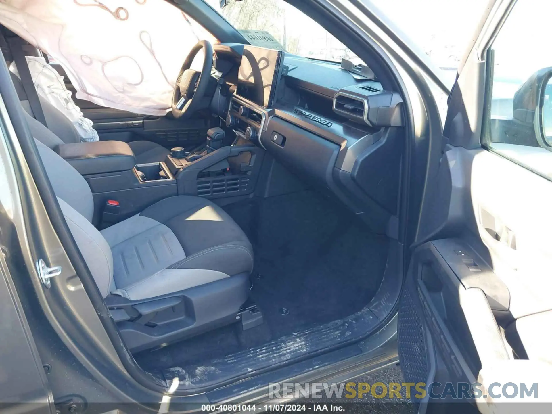 5 Photograph of a damaged car 3TMLB5JN4RM053972 TOYOTA TACOMA 2024