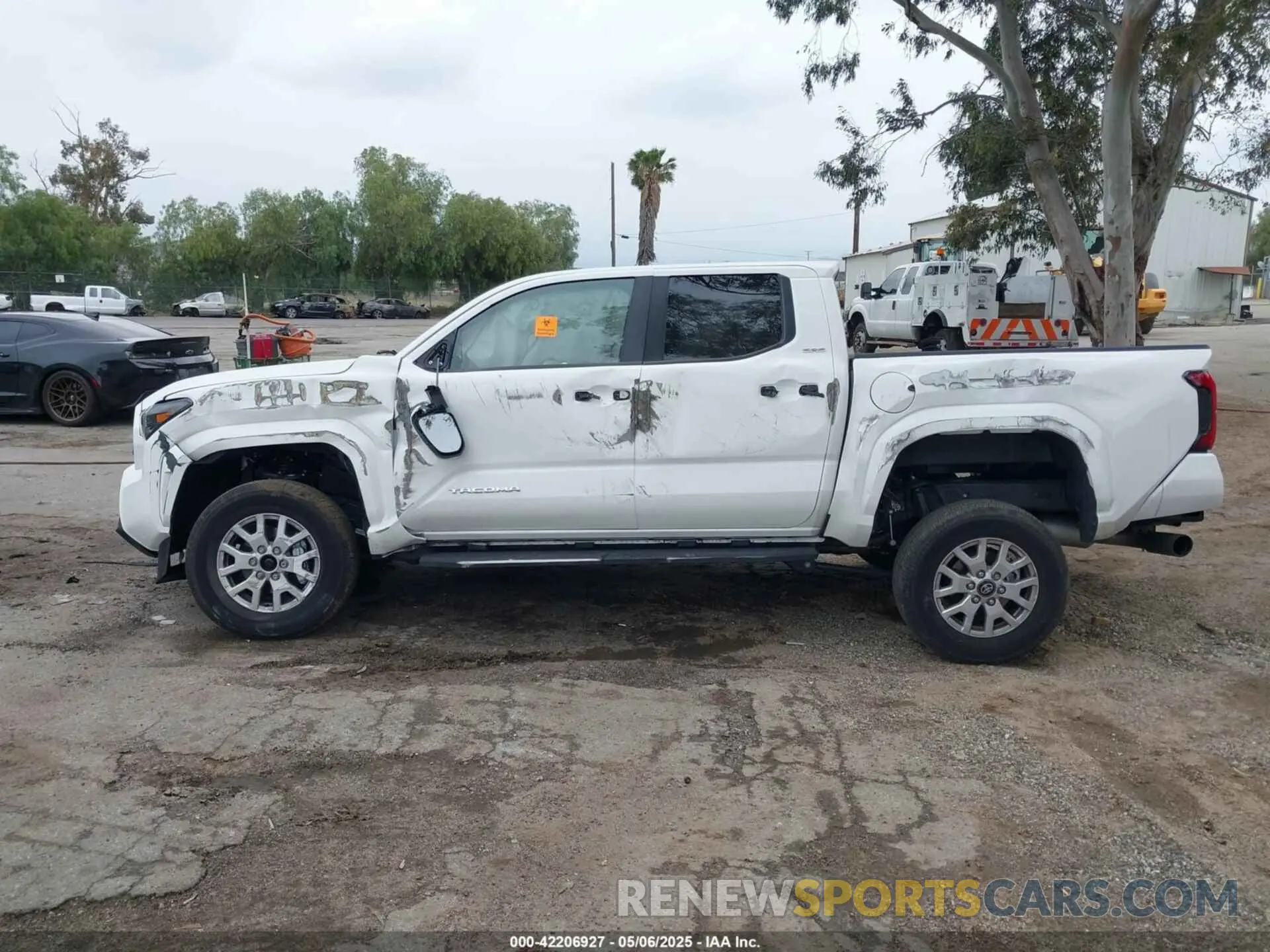 14 Photograph of a damaged car 3TMLB5JN5RM081702 TOYOTA TACOMA 2024