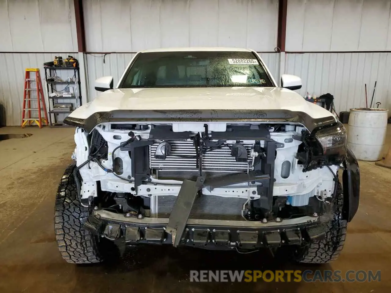 5 Photograph of a damaged car 3TMLB5JN6RM036705 TOYOTA TACOMA 2024