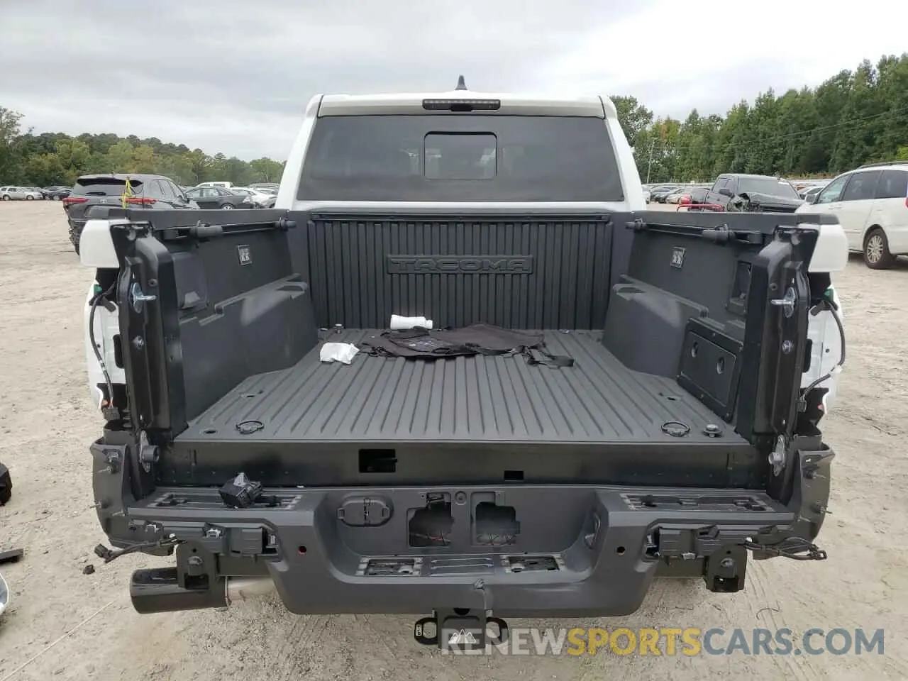 6 Photograph of a damaged car 3TMLB5JN7RM024272 TOYOTA TACOMA 2024