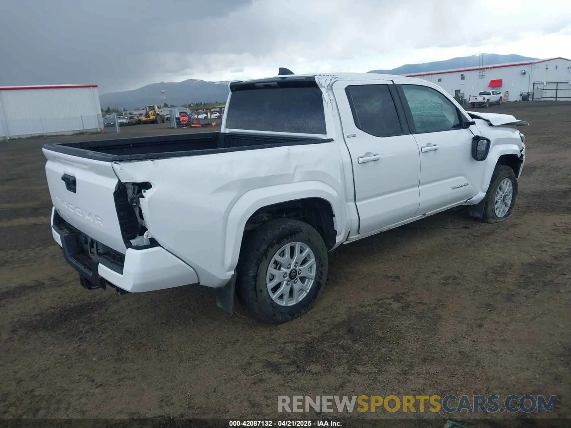 4 Photograph of a damaged car 3TMLB5JN7RM036681 TOYOTA TACOMA 2024