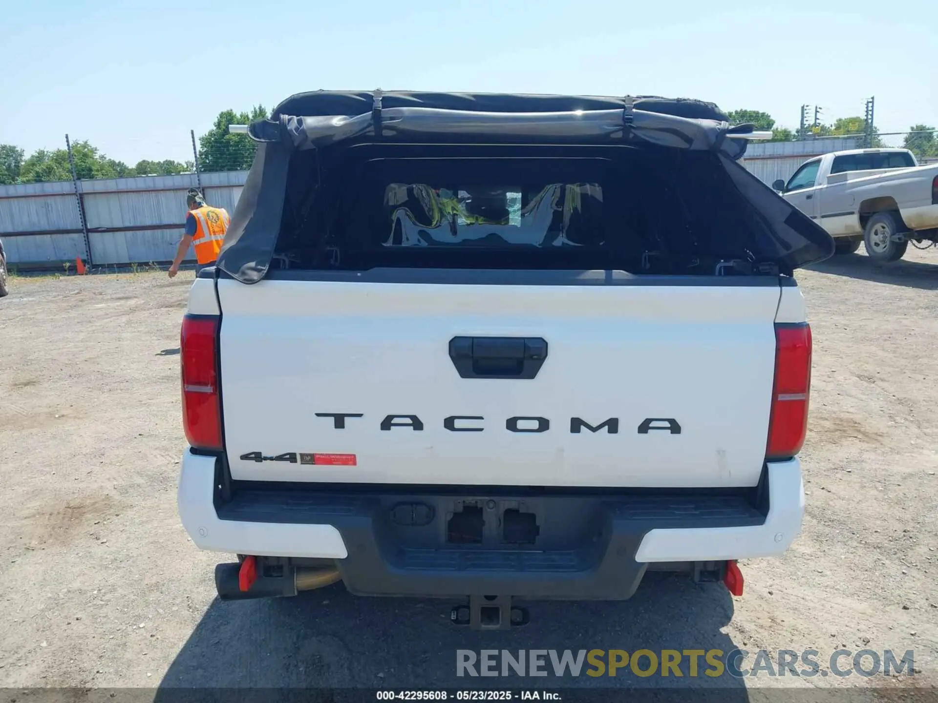 16 Photograph of a damaged car 3TMLB5JN7RM041251 TOYOTA TACOMA 2024