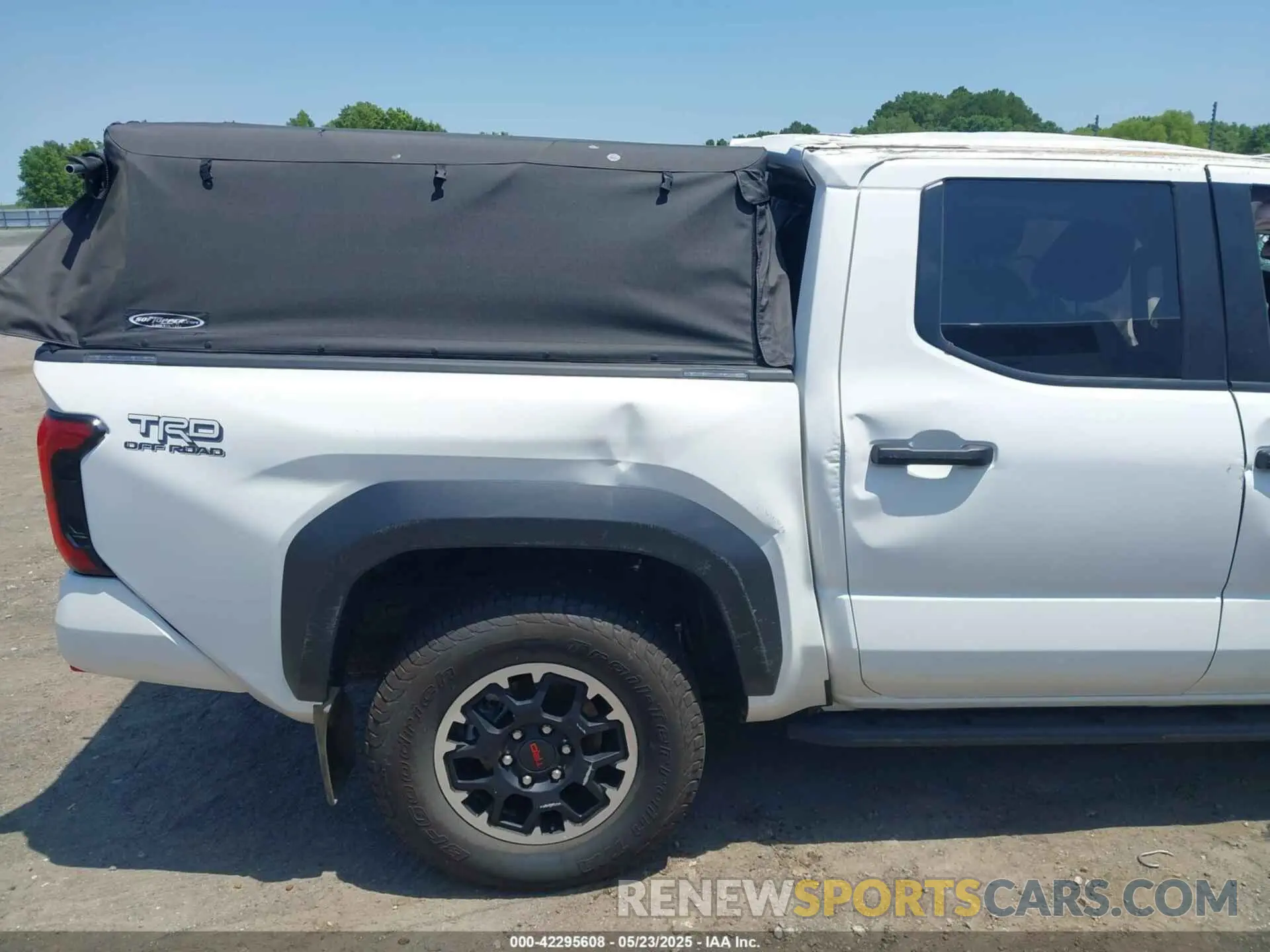 18 Photograph of a damaged car 3TMLB5JN7RM041251 TOYOTA TACOMA 2024