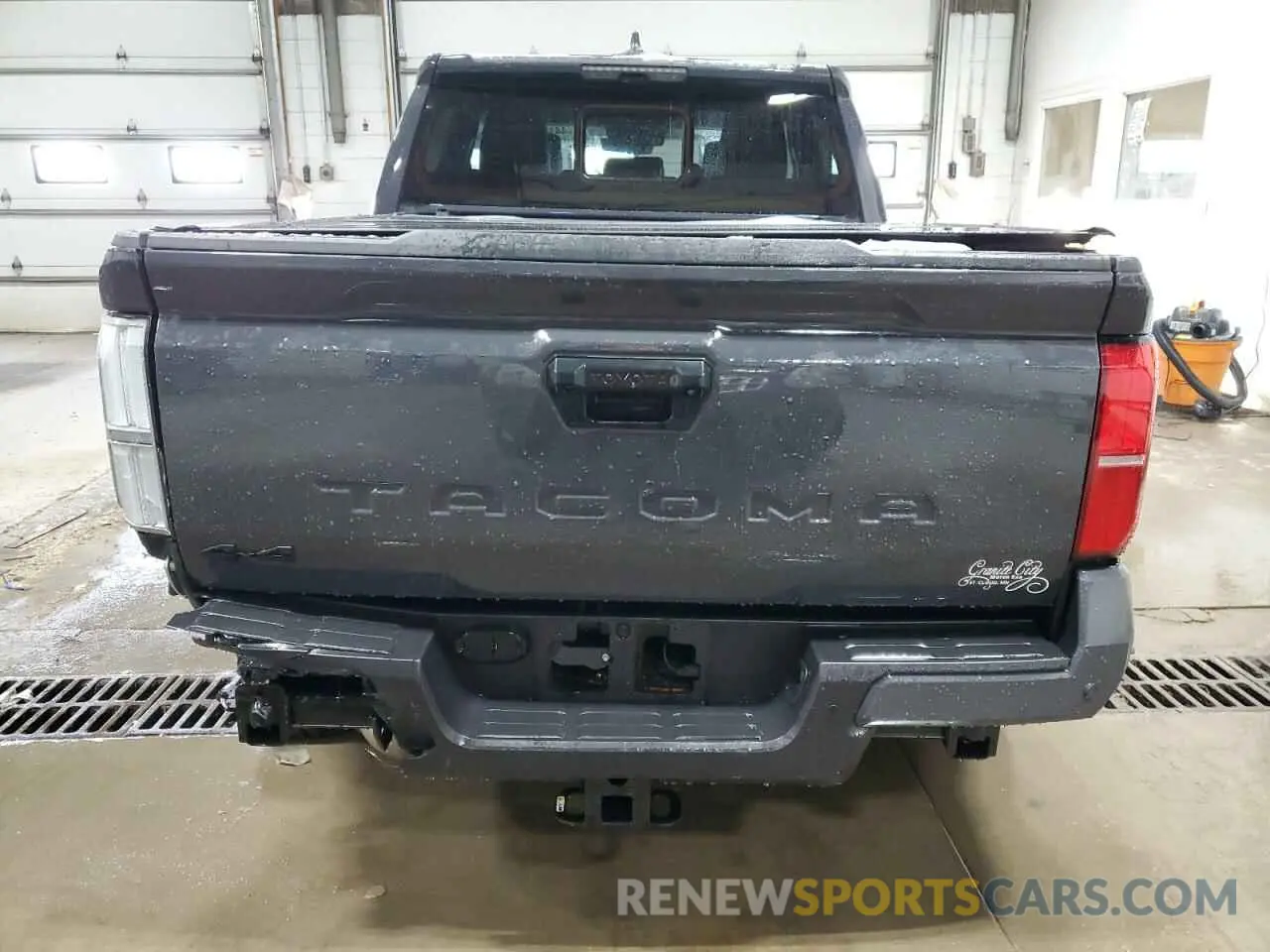 6 Photograph of a damaged car 3TMLB5JN7RM055649 TOYOTA TACOMA 2024