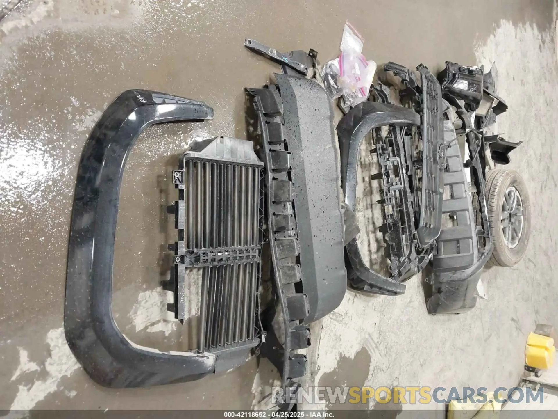 12 Photograph of a damaged car 3TMLB5JN8RM067325 TOYOTA TACOMA 2024