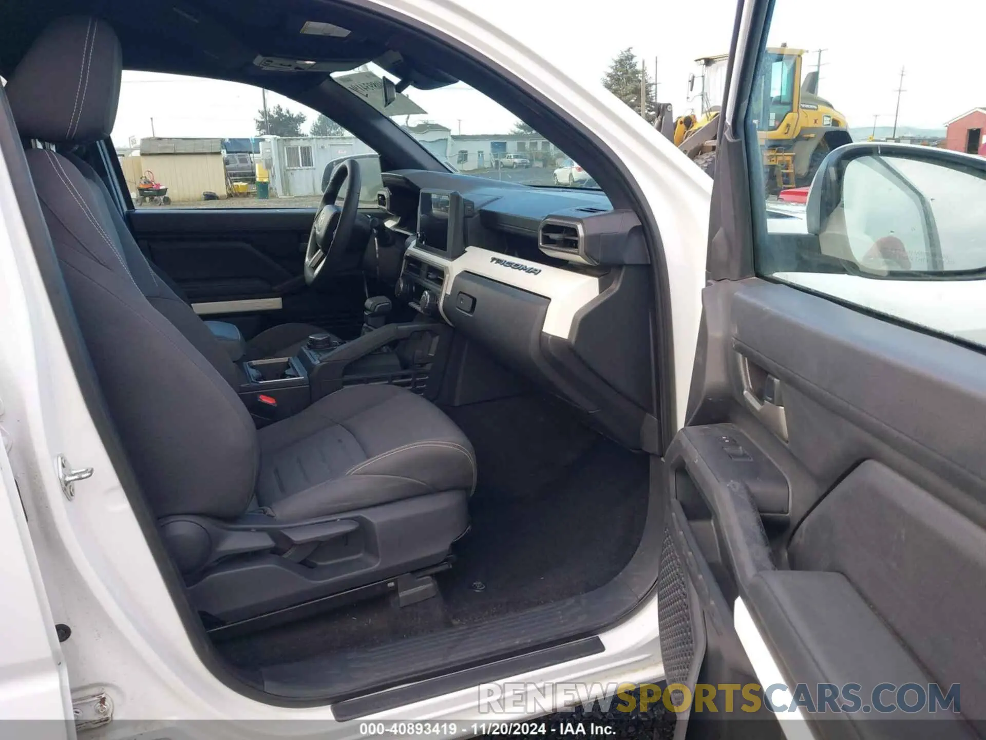 5 Photograph of a damaged car 3TMLB5JN9RM035256 TOYOTA TACOMA 2024