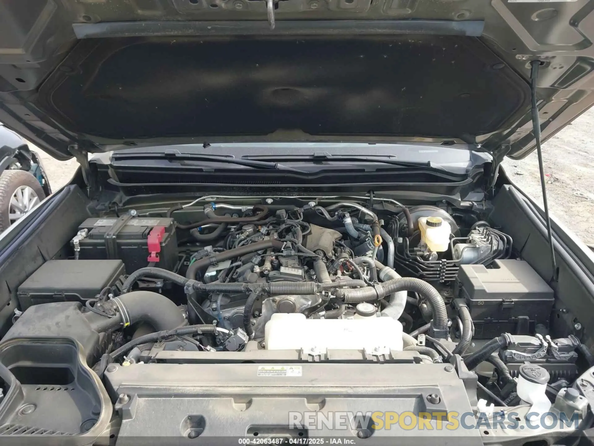 10 Photograph of a damaged car 3TMLB5JNXRM006834 TOYOTA TACOMA 2024