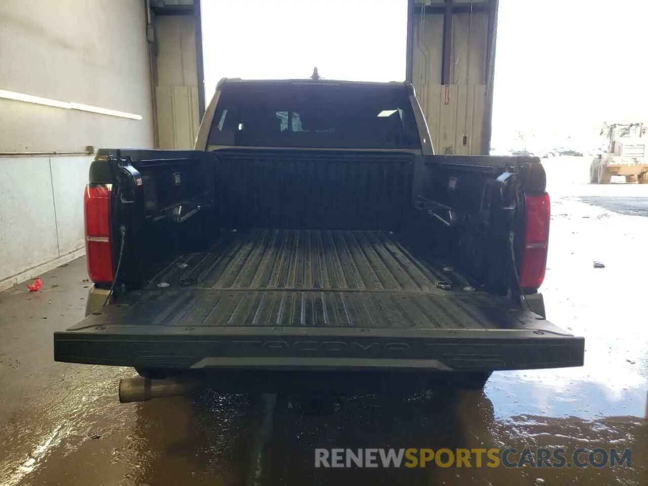6 Photograph of a damaged car 3TMLB5JNXRM036139 TOYOTA TACOMA 2024