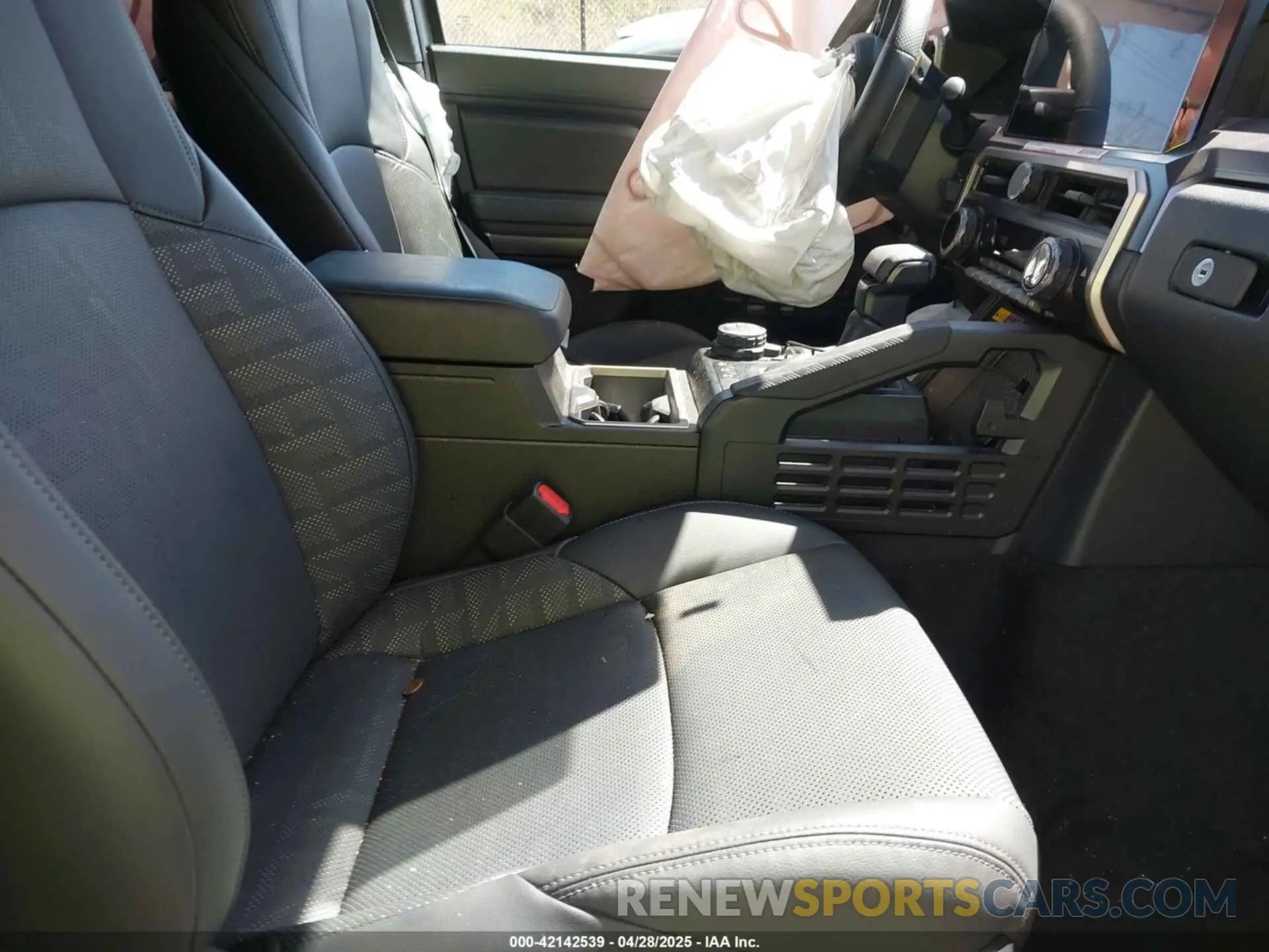 5 Photograph of a damaged car 3TMLB5JNXRM037873 TOYOTA TACOMA 2024