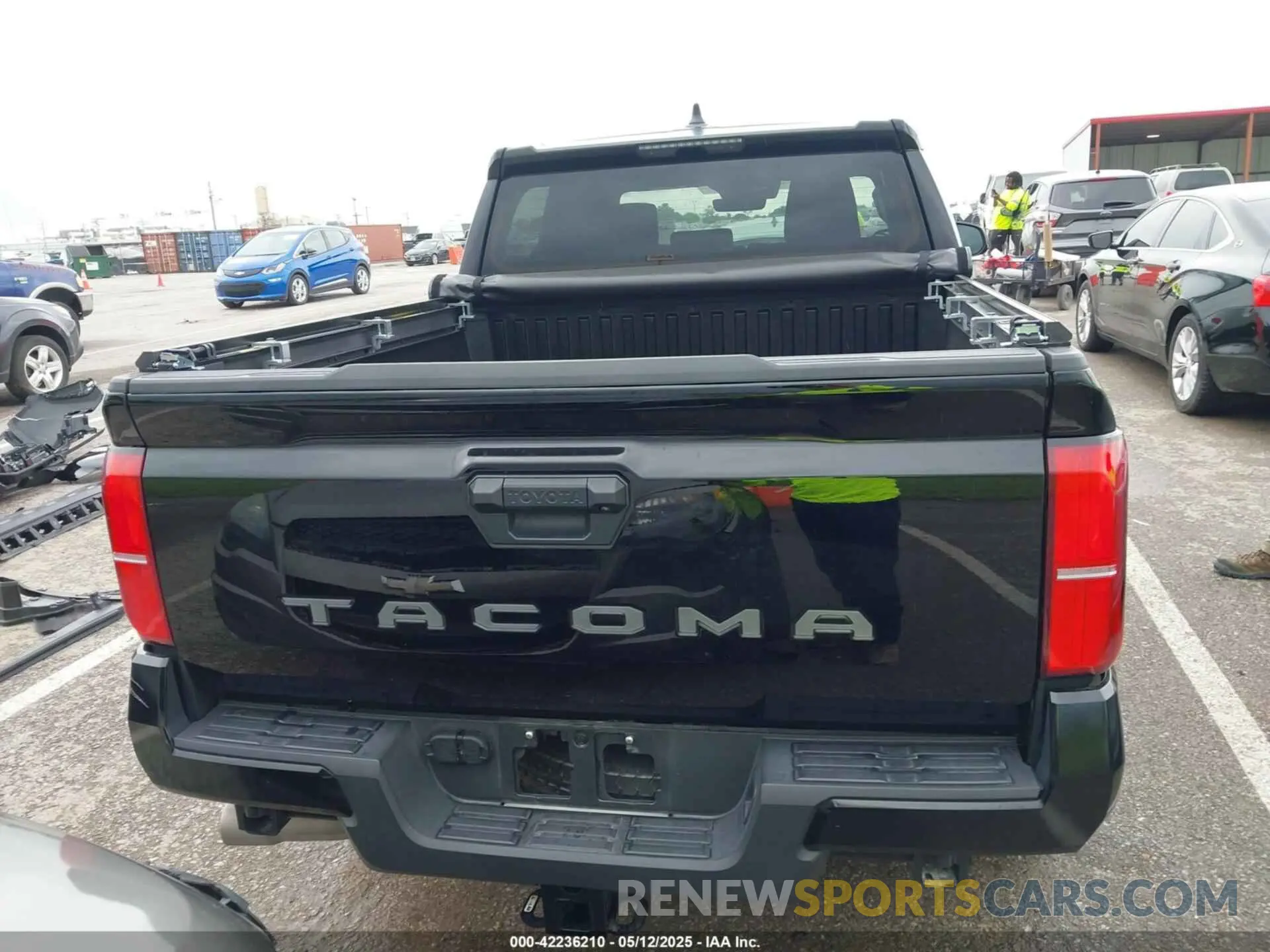 17 Photograph of a damaged car 3TYKB5FNXRT003845 TOYOTA TACOMA 2024