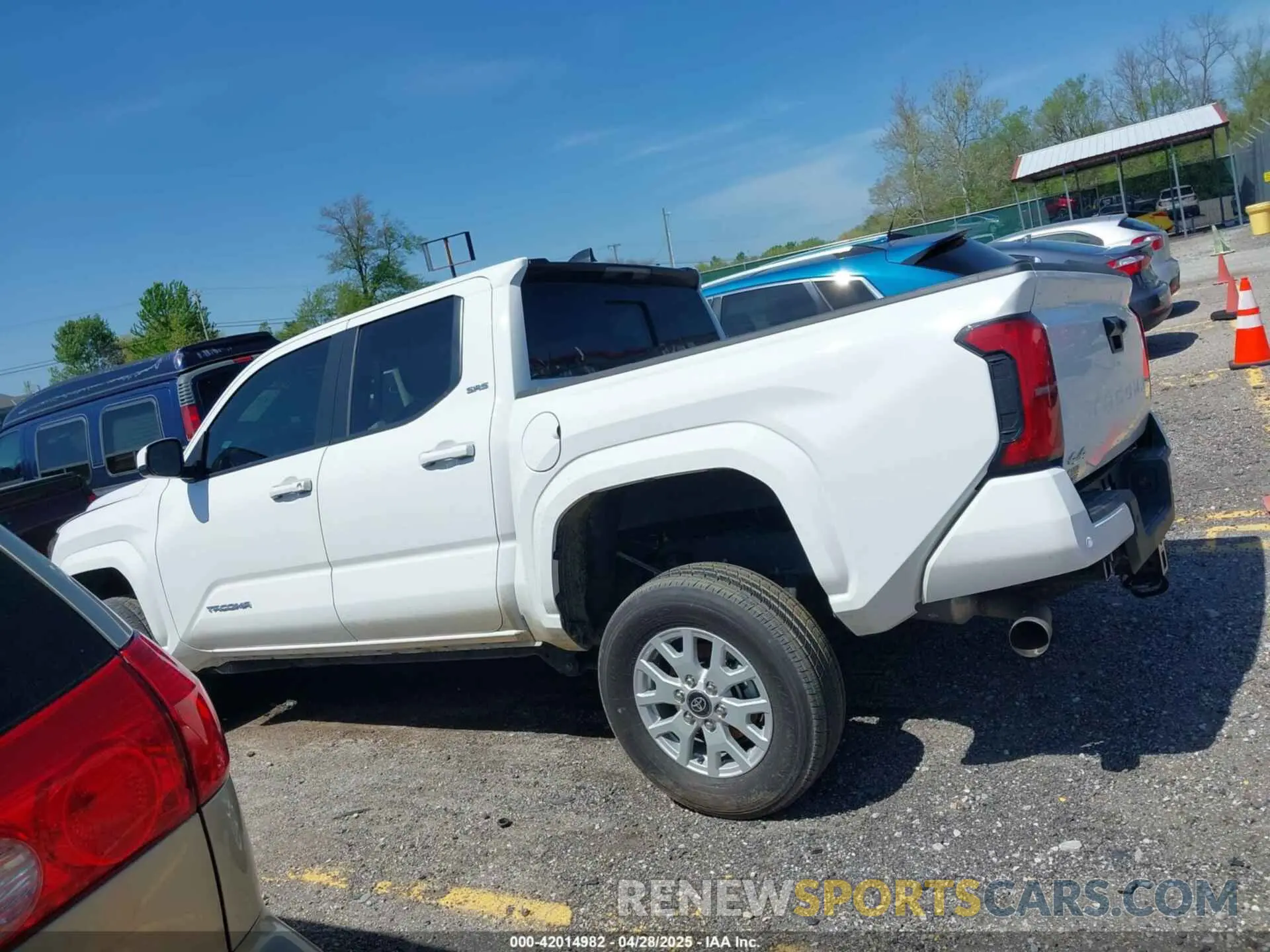 15 Photograph of a damaged car 3TYLB5JN0RT031648 TOYOTA TACOMA 2024