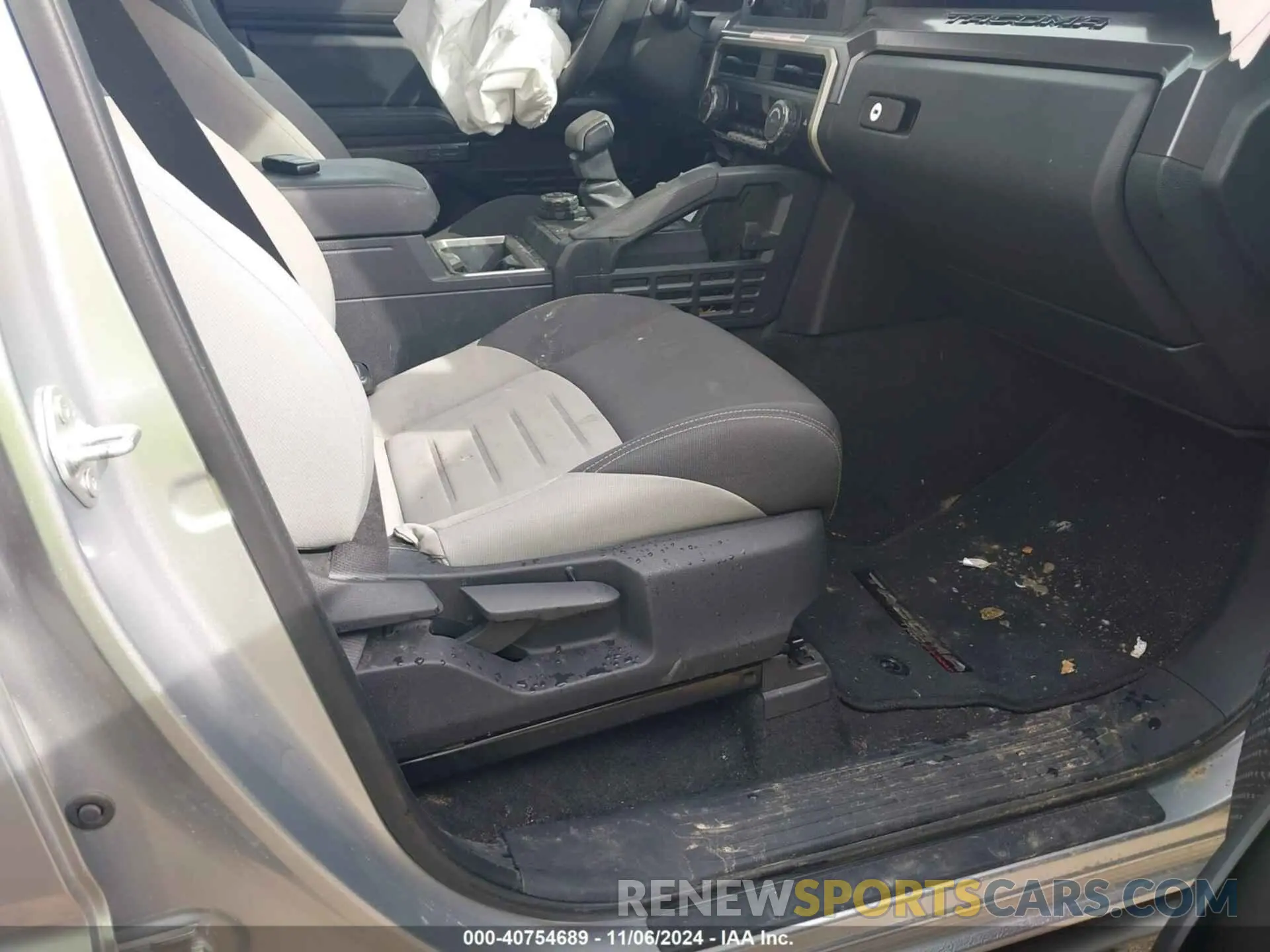 5 Photograph of a damaged car 3TYLB5JN2RT014947 TOYOTA TACOMA 2024