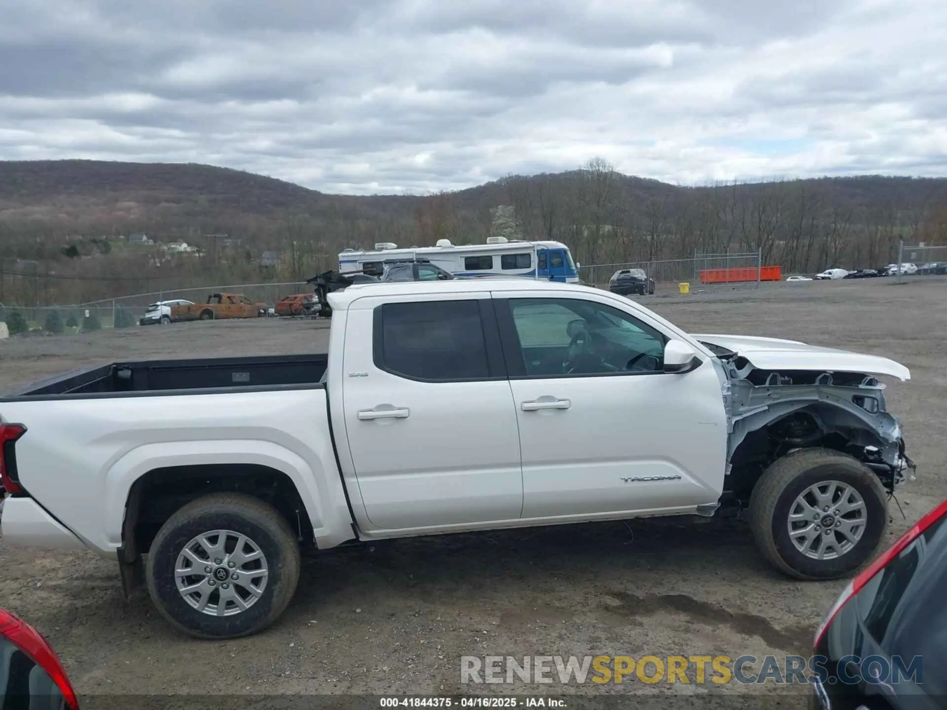 14 Photograph of a damaged car 3TYLB5JN6RT038815 TOYOTA TACOMA 2024