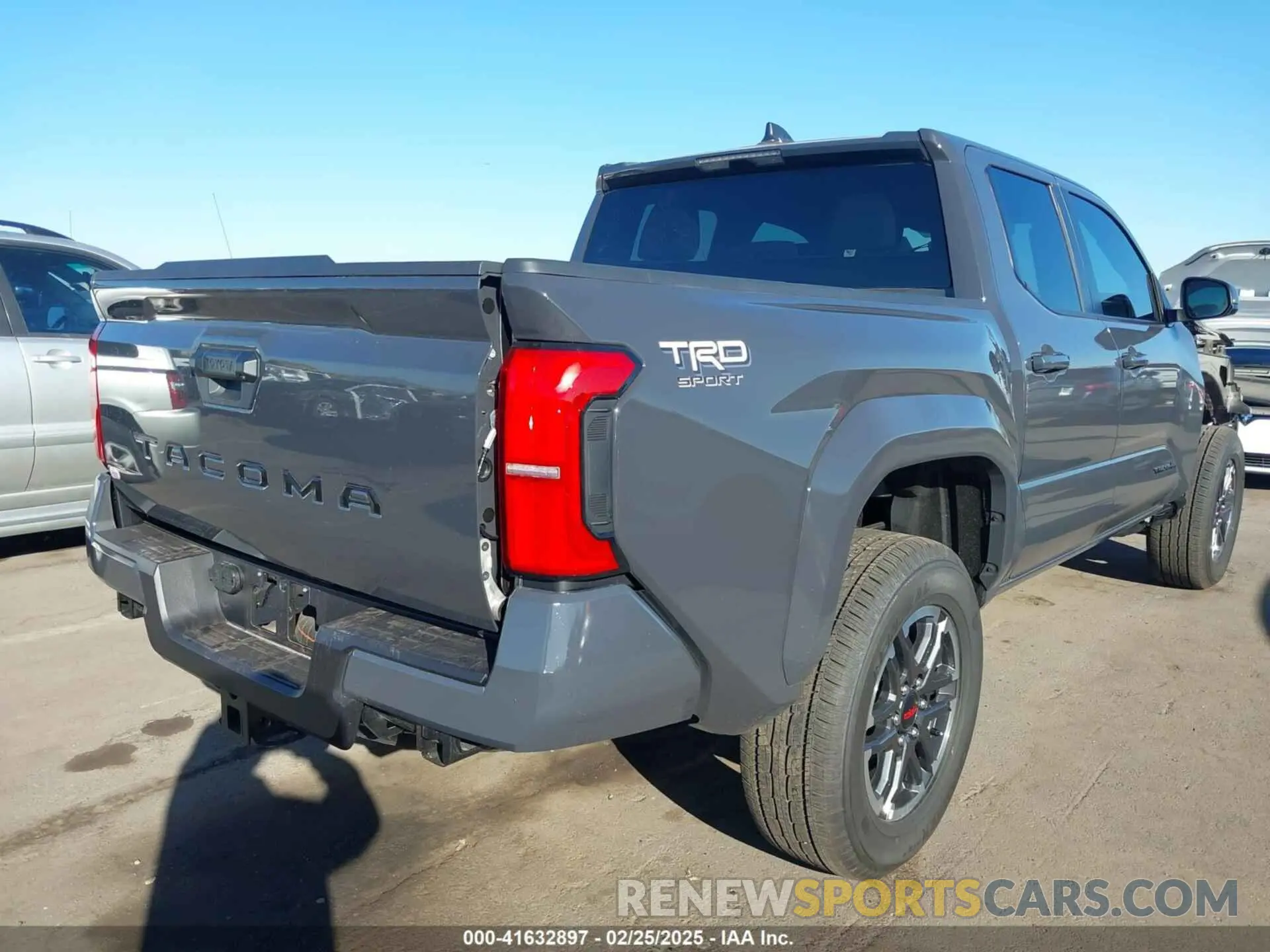 18 Photograph of a damaged car 3TMKB5FNXSM026320 TOYOTA TACOMA 2025