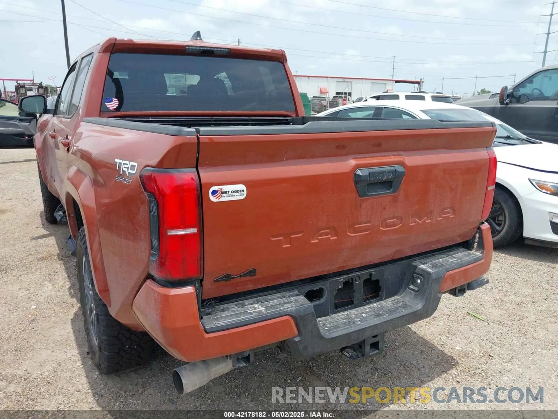 3 Photograph of a damaged car 3TMLB5JN1SM101031 TOYOTA TACOMA 2025