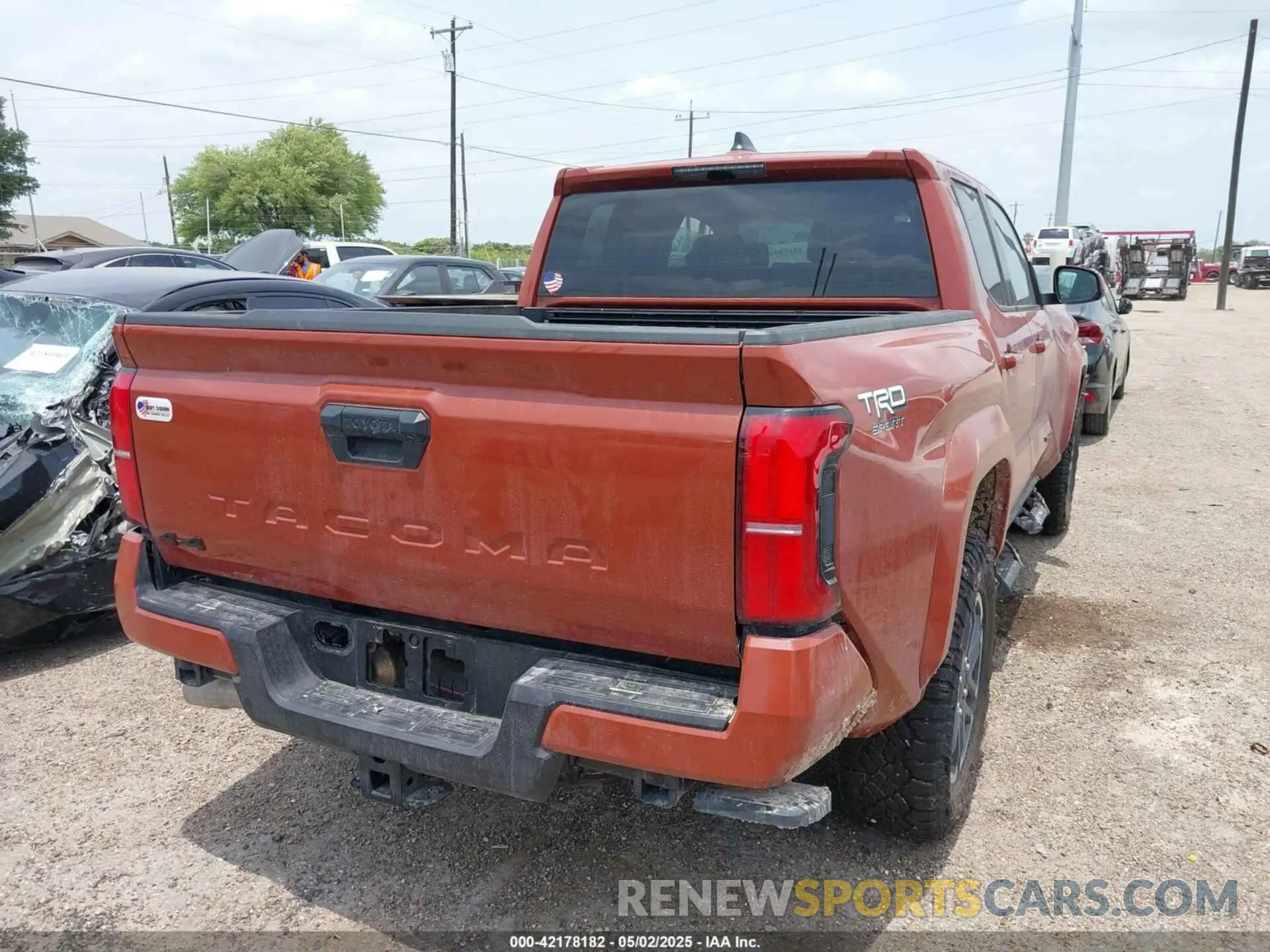 4 Photograph of a damaged car 3TMLB5JN1SM101031 TOYOTA TACOMA 2025