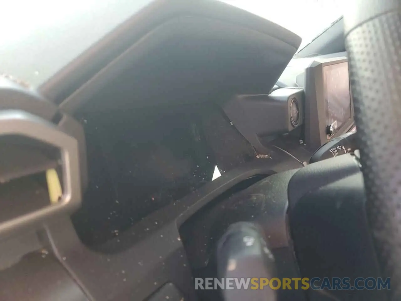 9 Photograph of a damaged car 3TMLB5JN1SM109033 TOYOTA TACOMA 2025