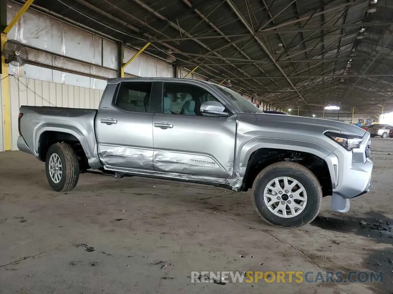 4 Photograph of a damaged car 3TMLB5JN2SM113429 TOYOTA TACOMA 2025