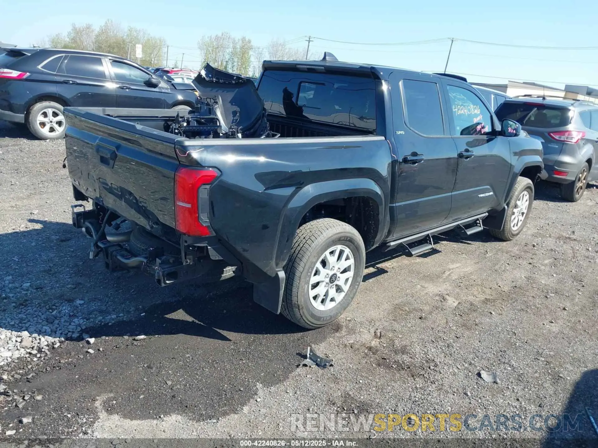 4 Photograph of a damaged car 3TMLB5JN8SM105917 TOYOTA TACOMA 2025